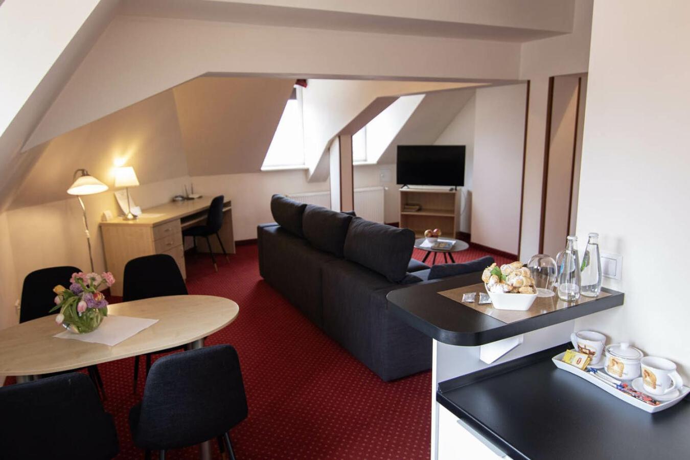 Suite - Photo 6