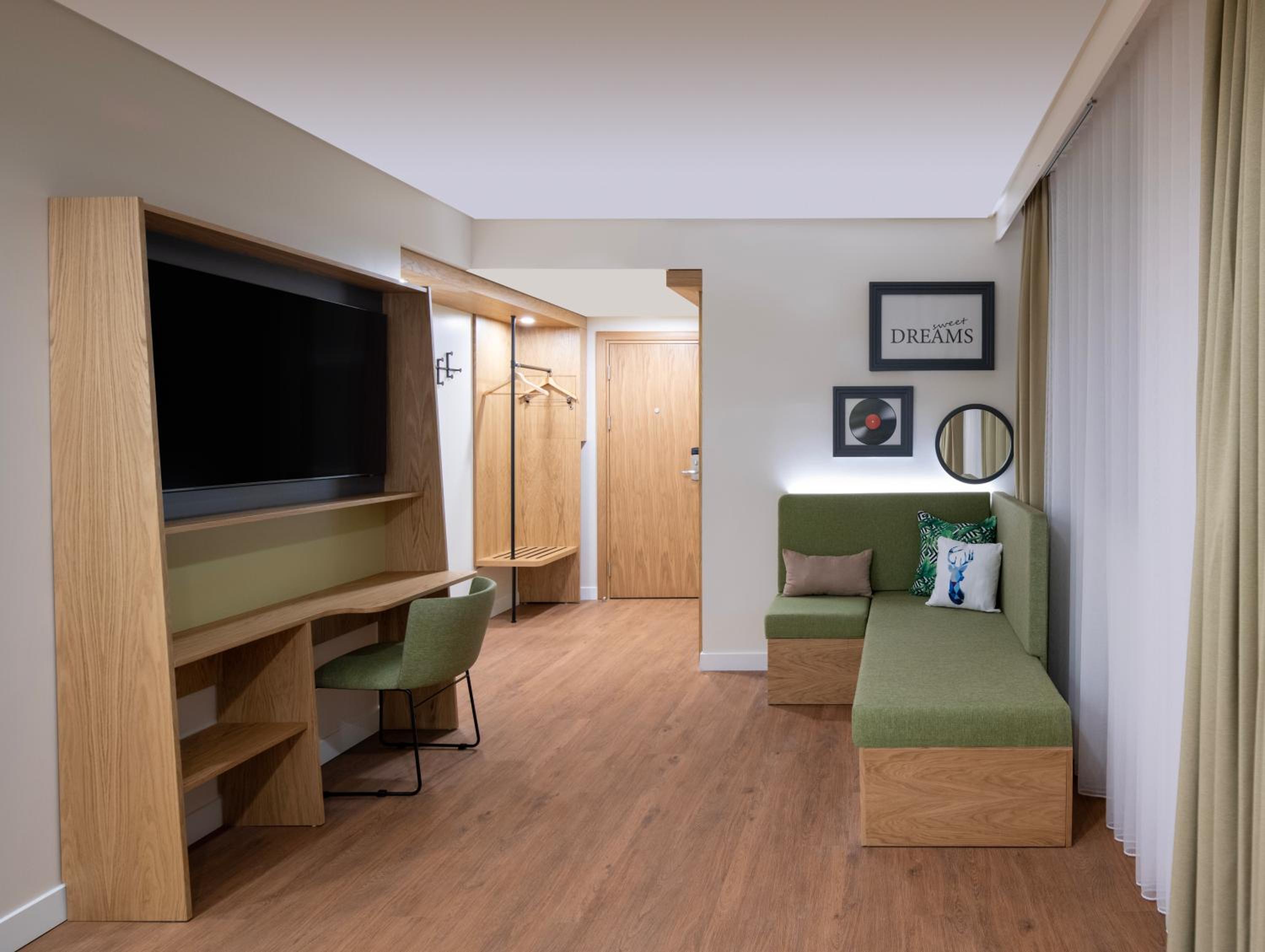 Superior King Room - Non-Smoking photo 3