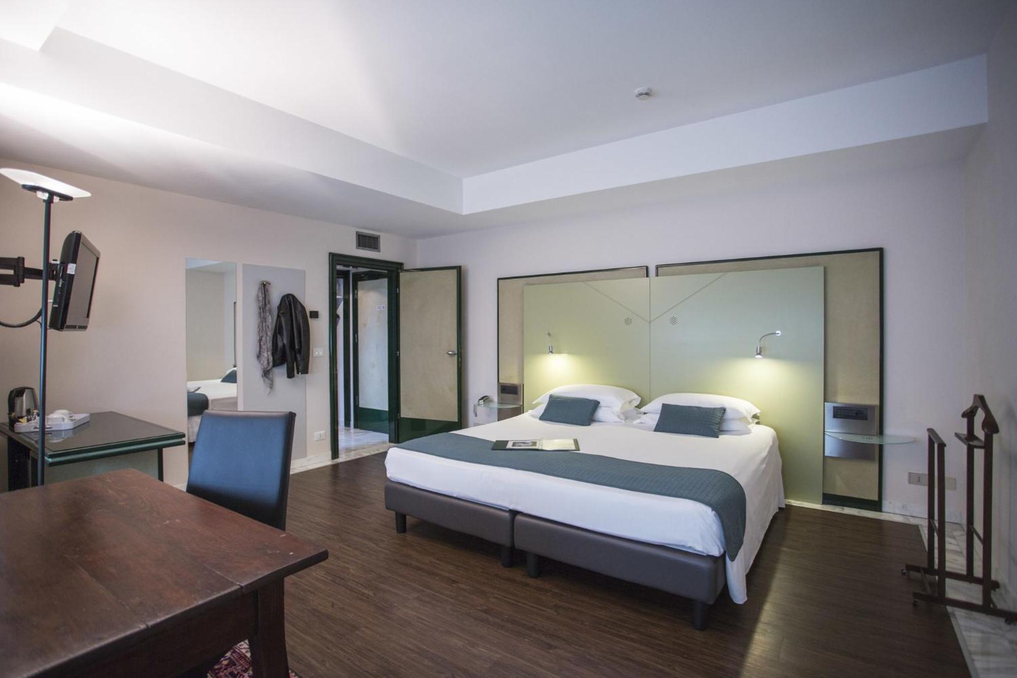 Deluxe Double Room - Photo 1