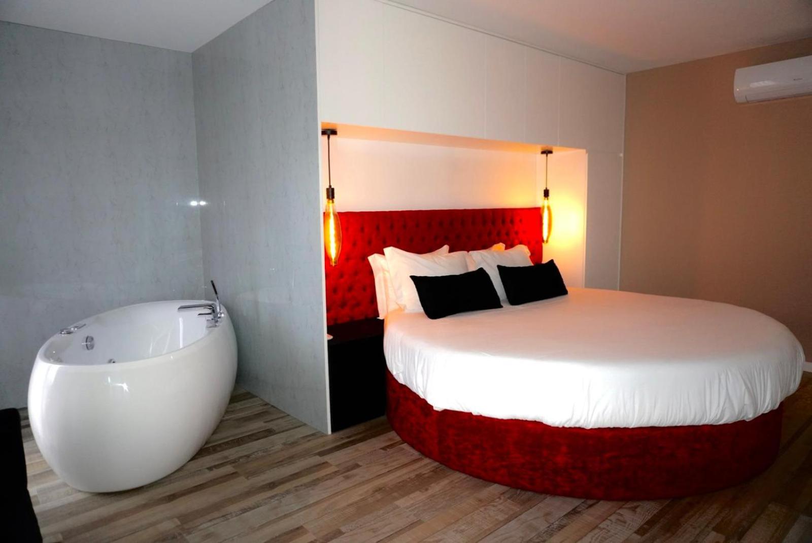 Deluxe Suite with Spa Bath photo 3