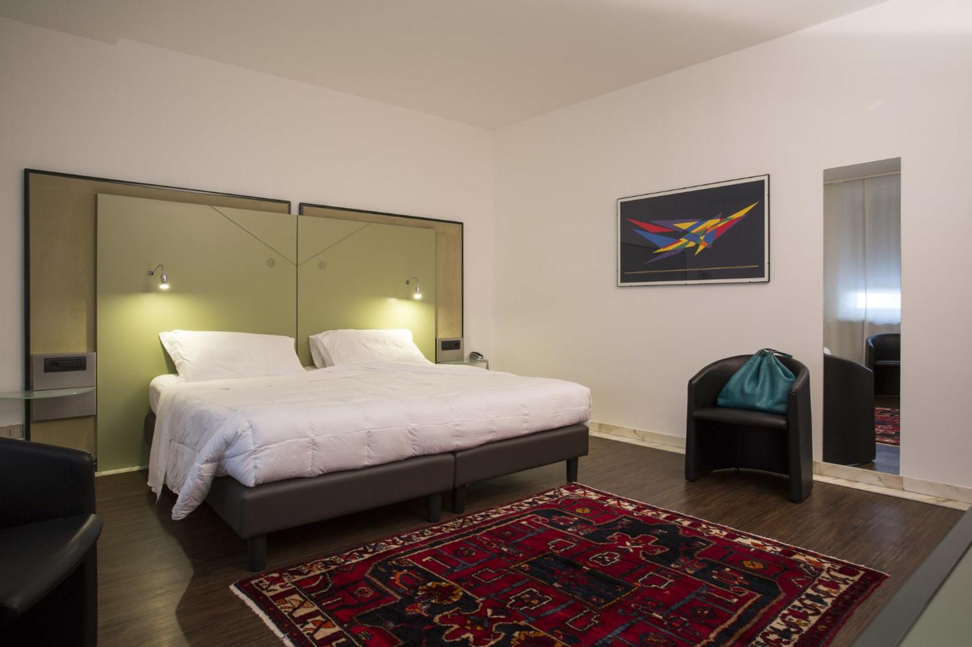 Deluxe Double Room - Photo 7
