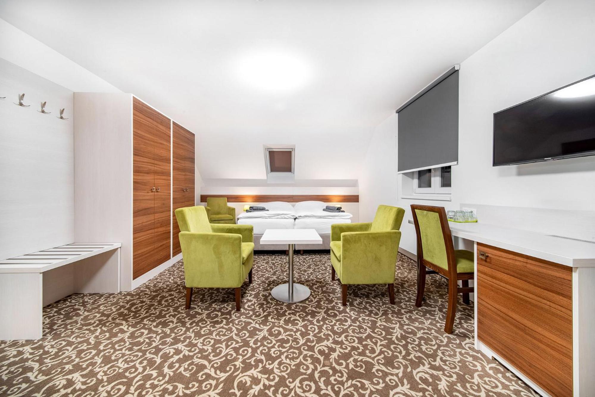 Deluxe Family Suite photo 3