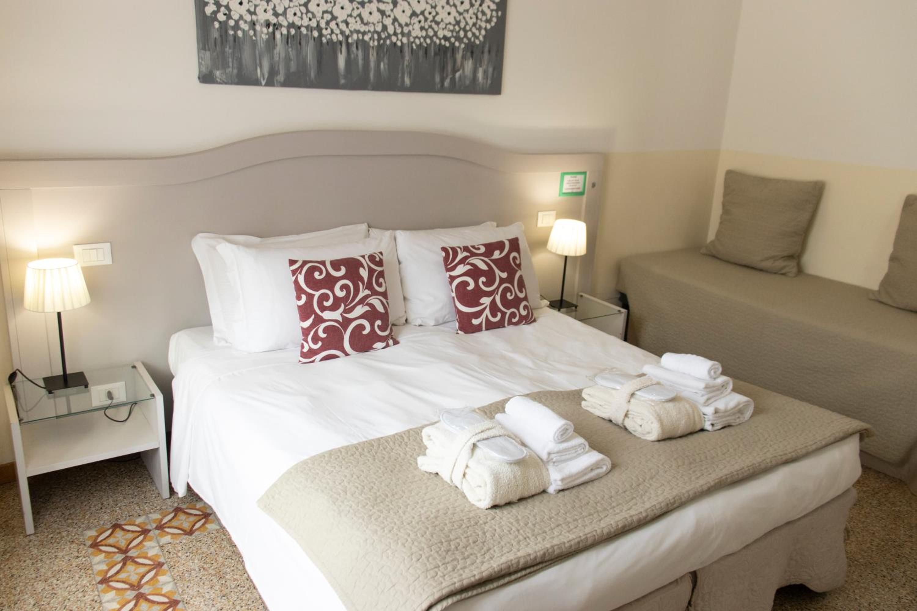 Triple Room with Private External Bathroom photo 1