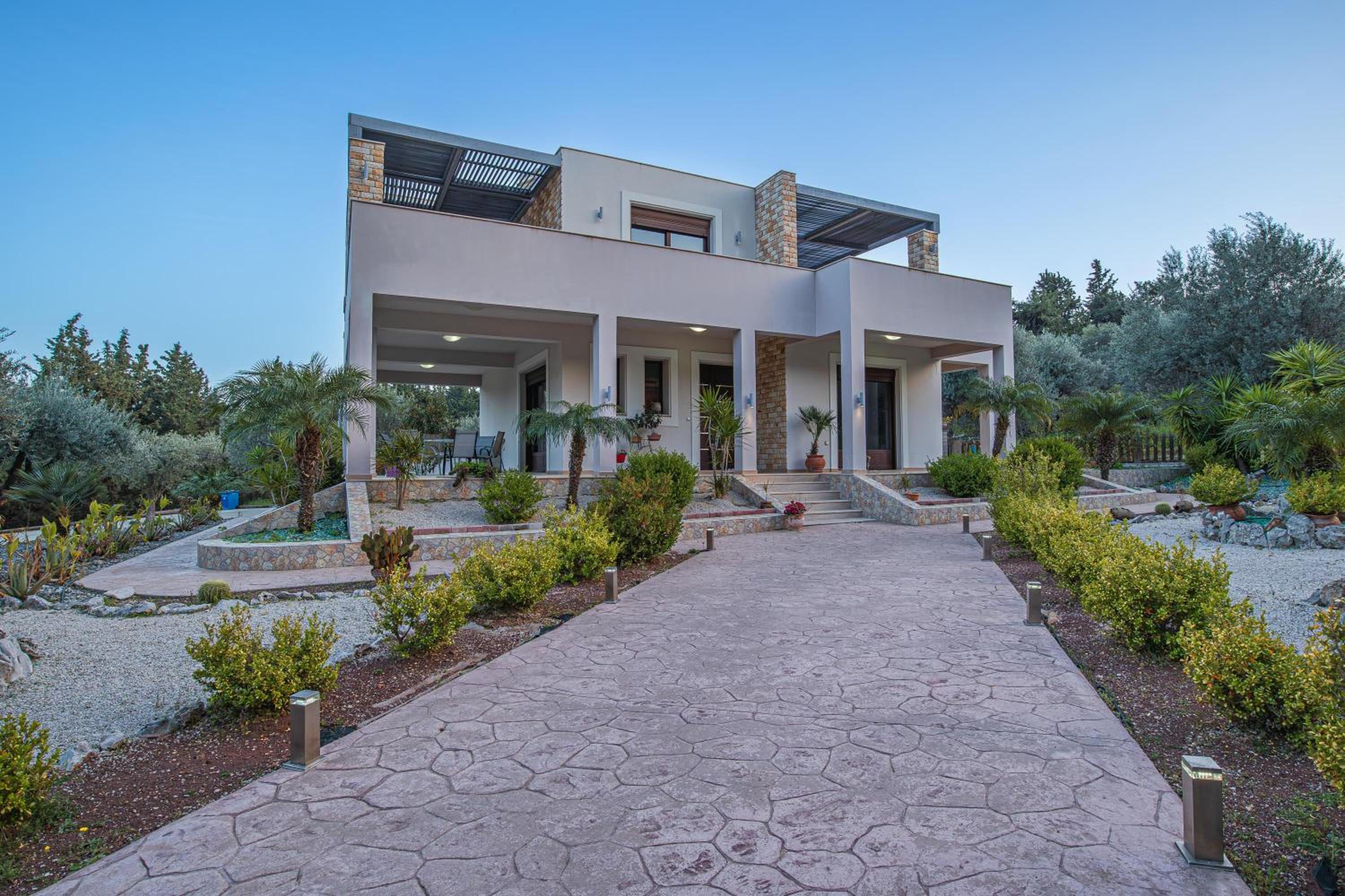 Three-Bedroom Villa photo 3