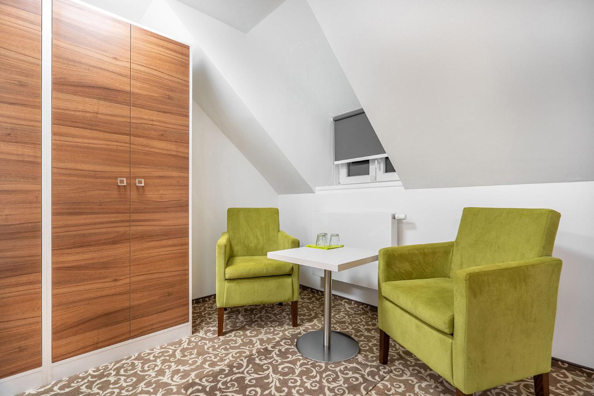 Deluxe Family Suite - Photo 5