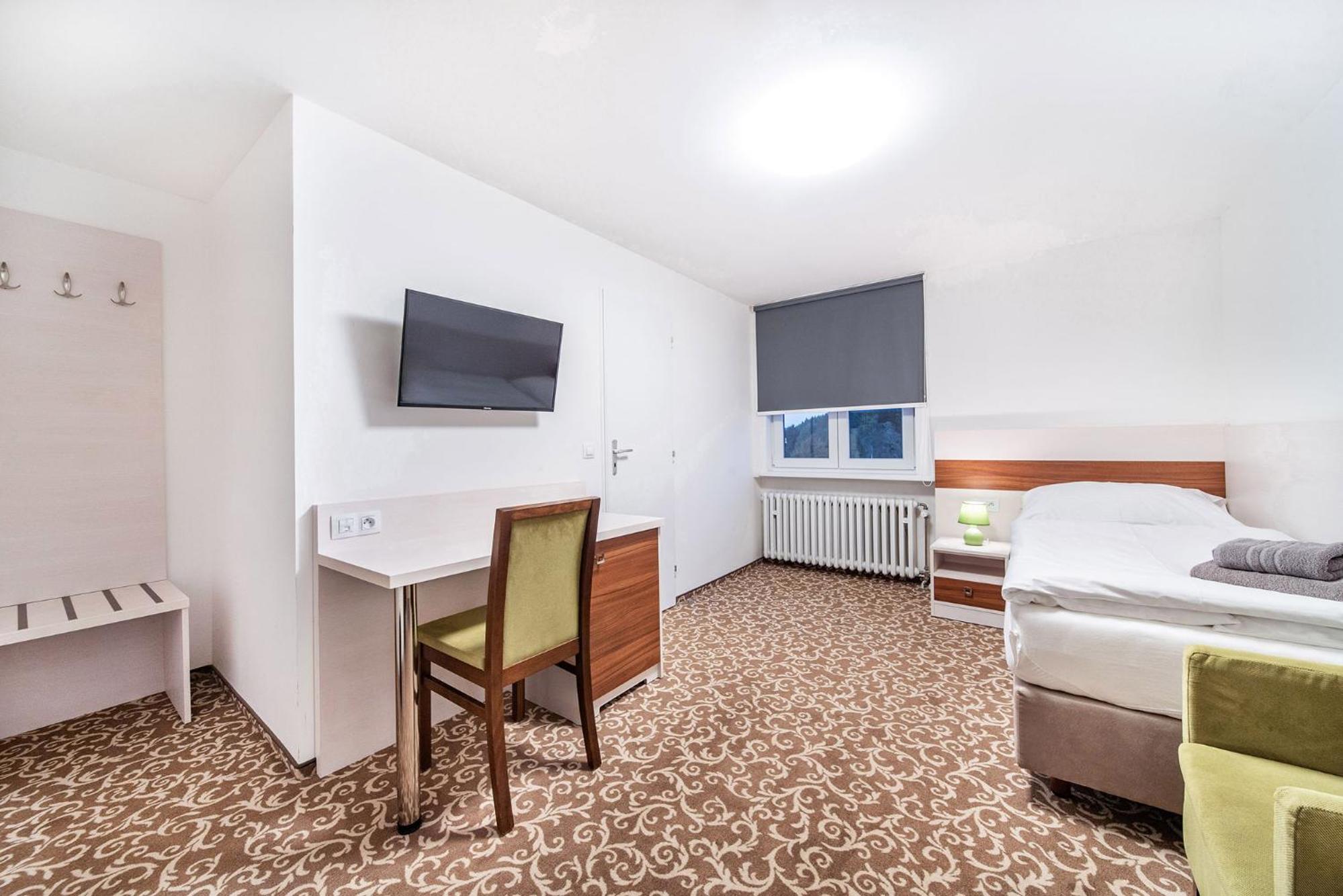 Single Room with Private Bathroom photo 2