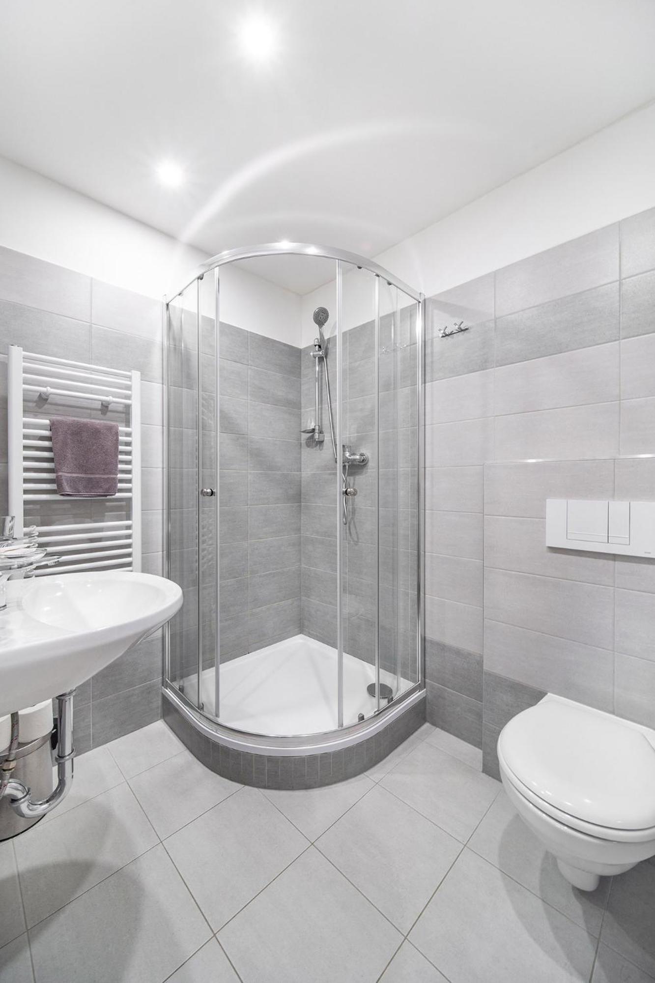Twin Room with Private Bathroom photo 2
