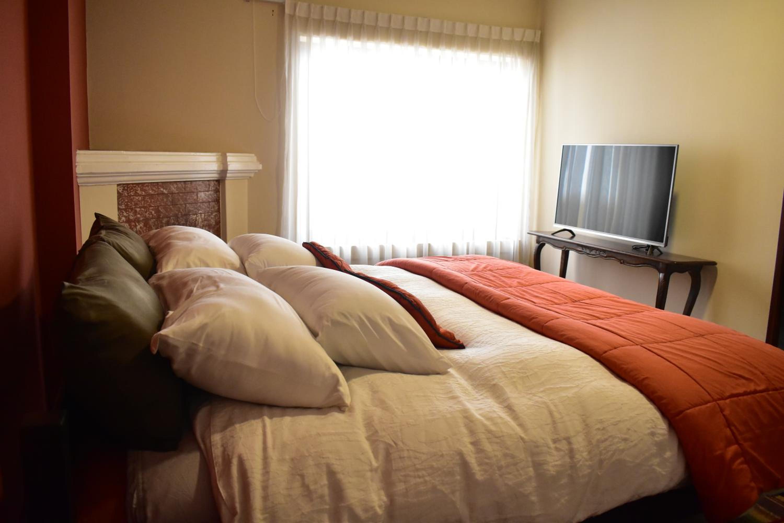 Deluxe King Suite photo 1