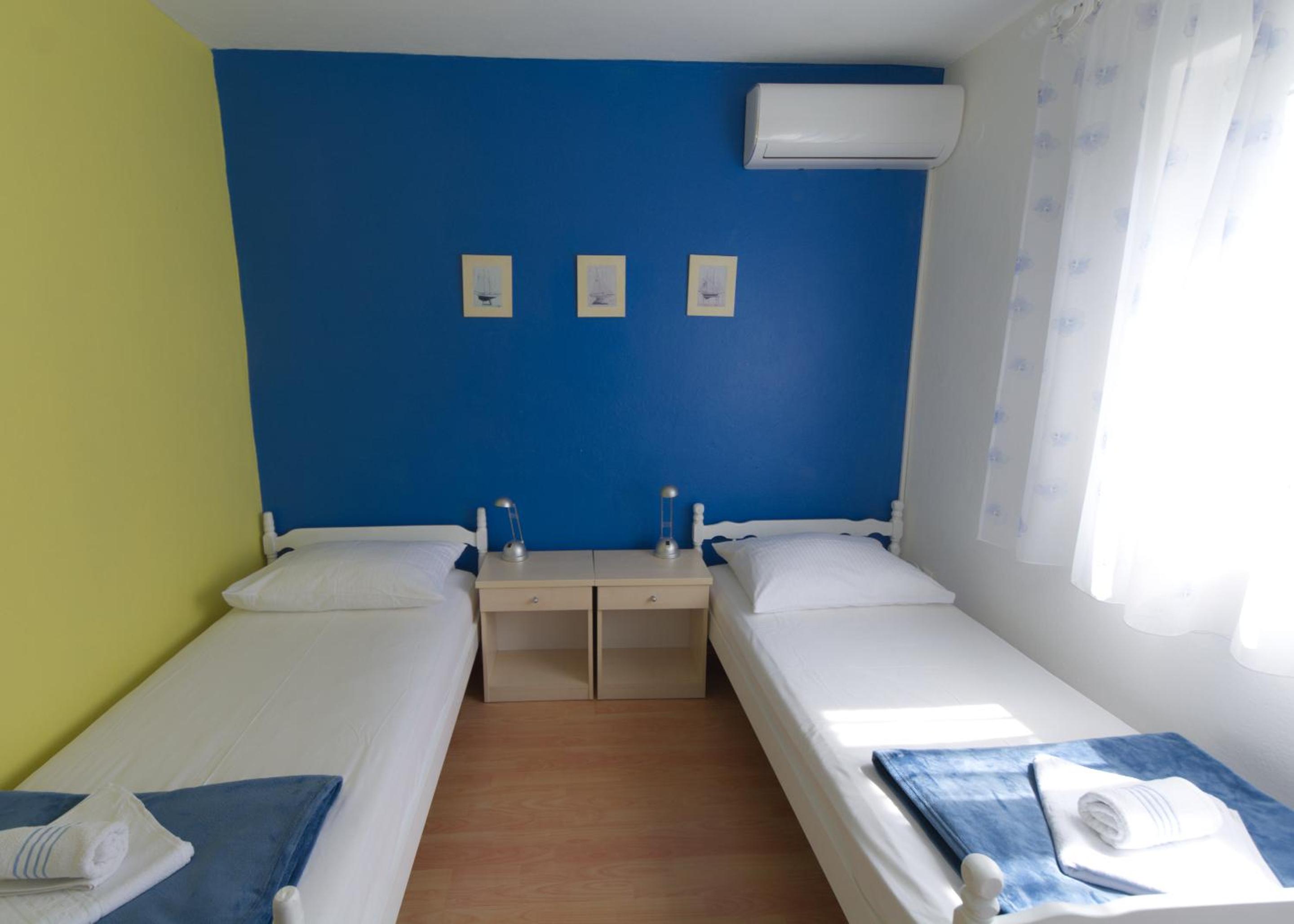 Twin Room with Shared Bathroom photo 1