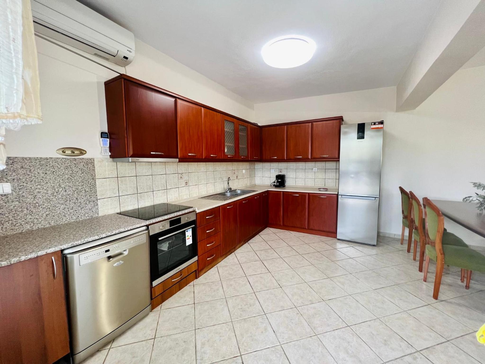 Three-Bedroom Apartment photo 2