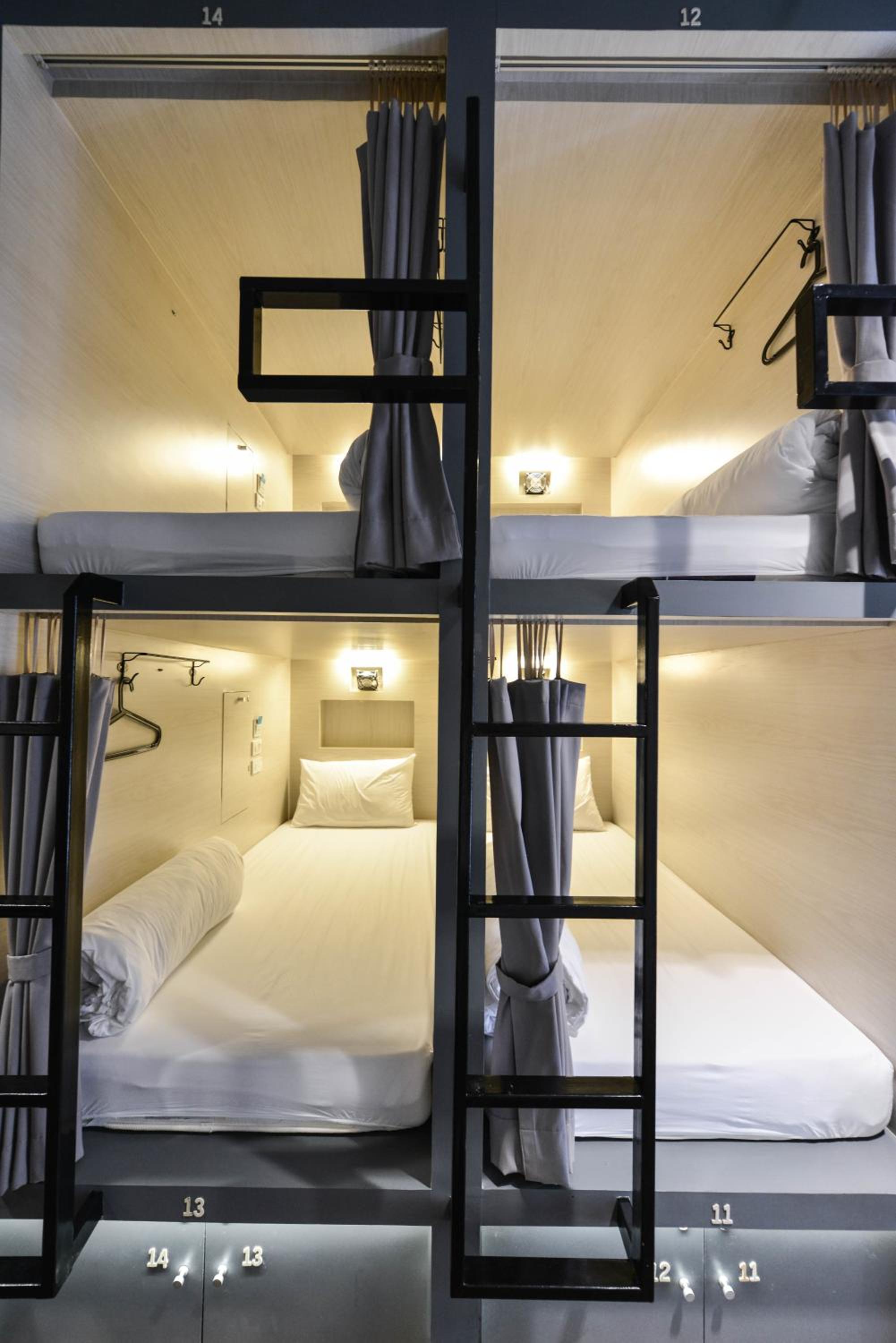 Single Bed Cube Front Entry In Mixed Dormitory photo 3
