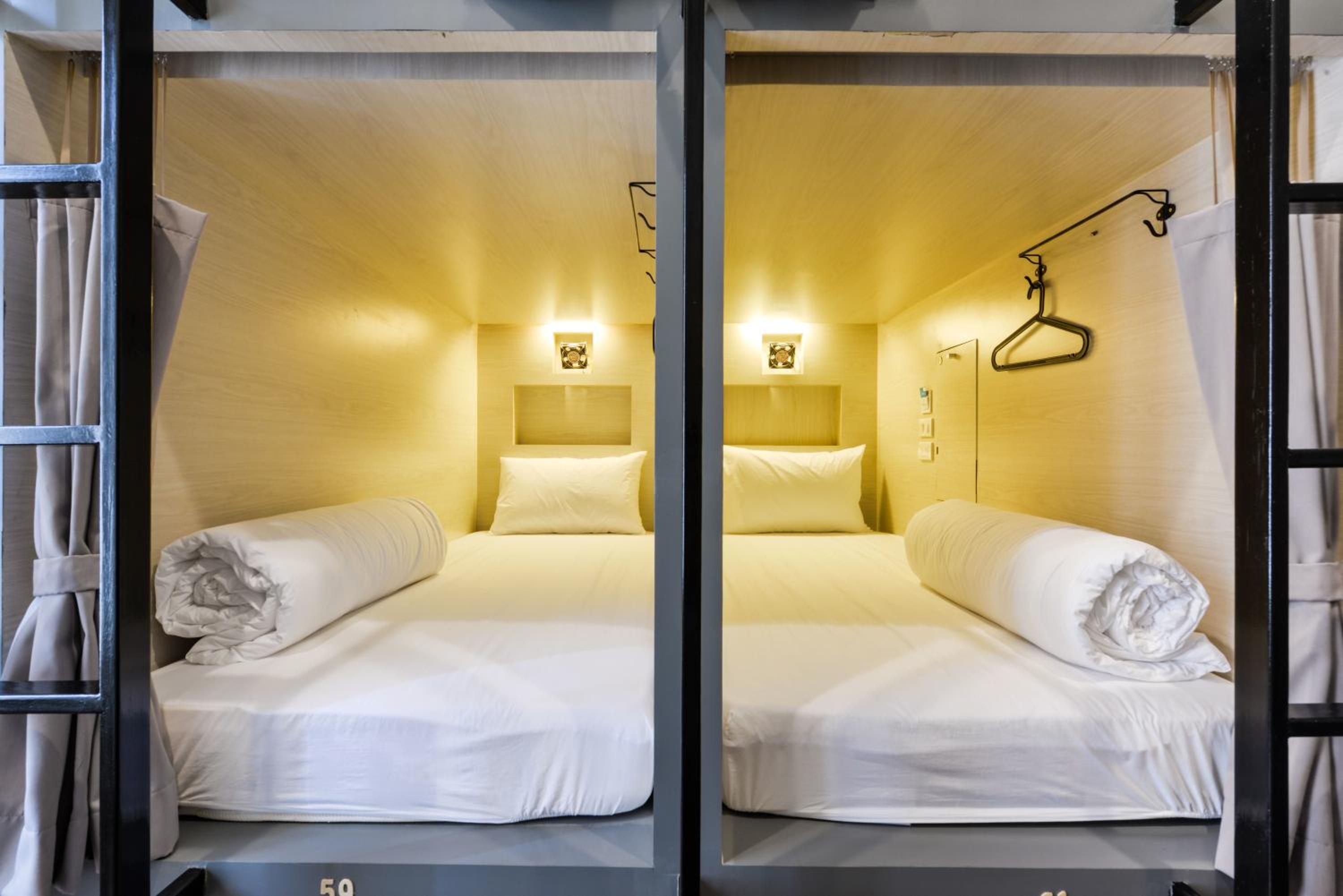Single Bed Cube Front Entry In Mixed Dormitory photo 2