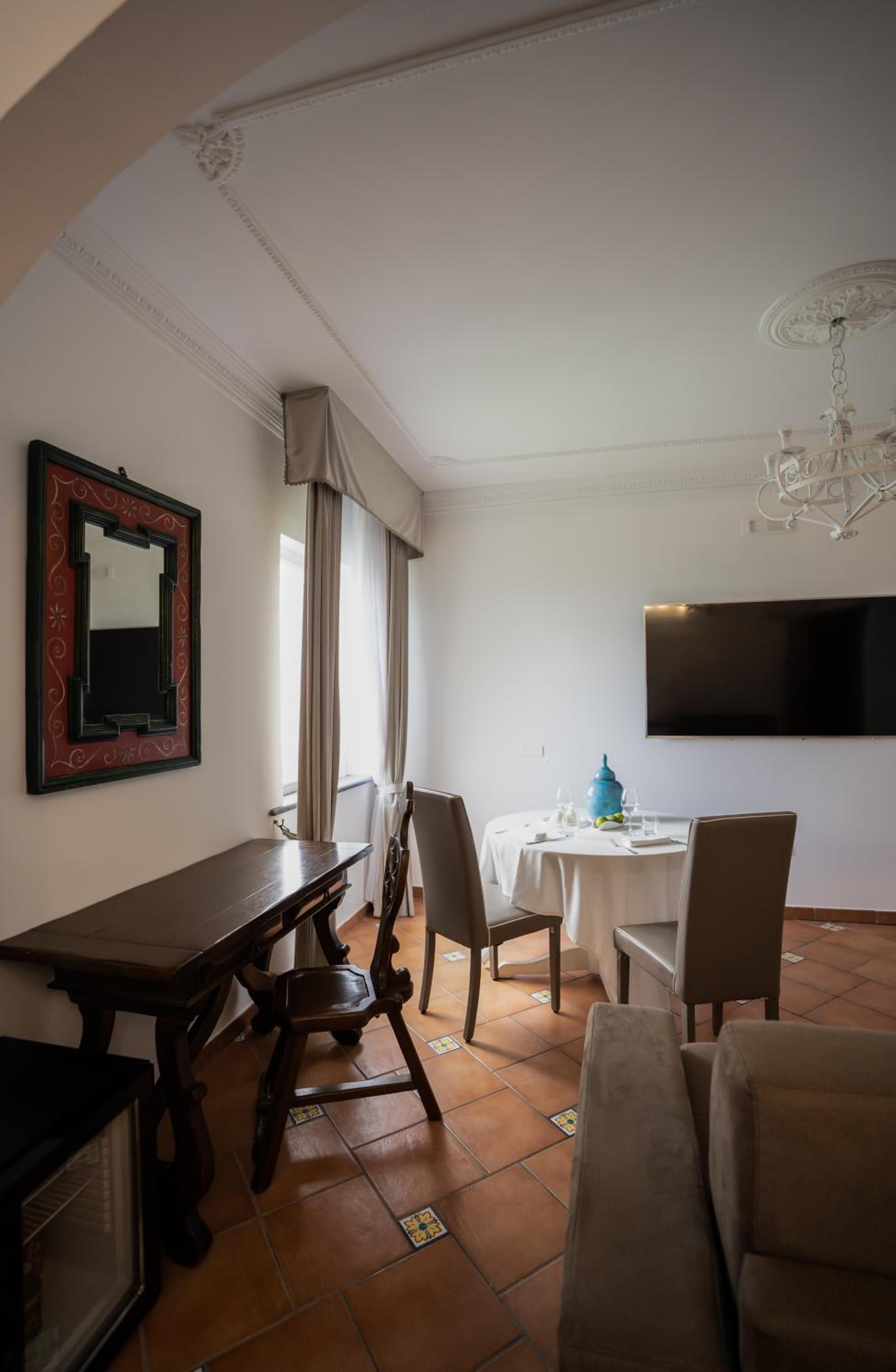 Suite - Photo 10