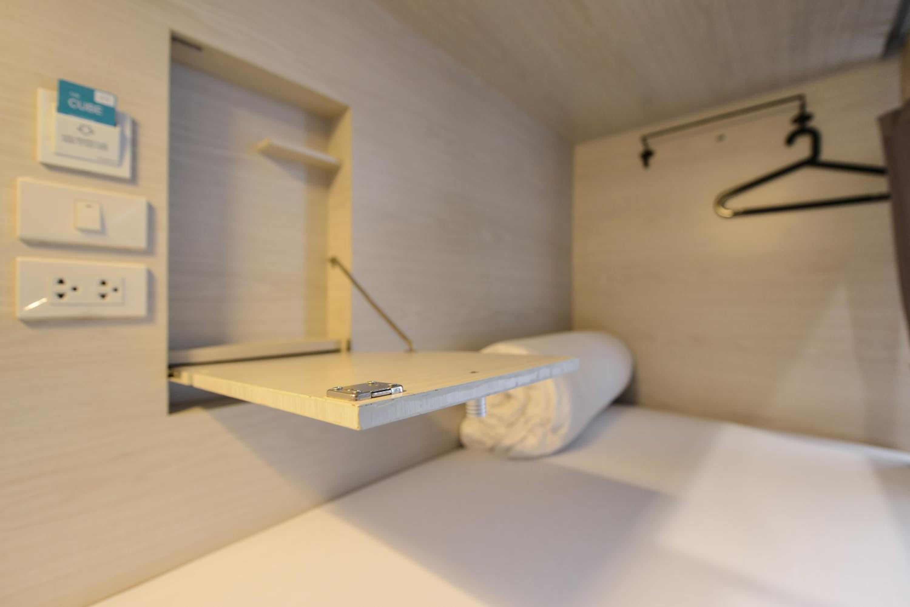 Single Bed Cube Front Entry In Mixed Dormitory photo 3