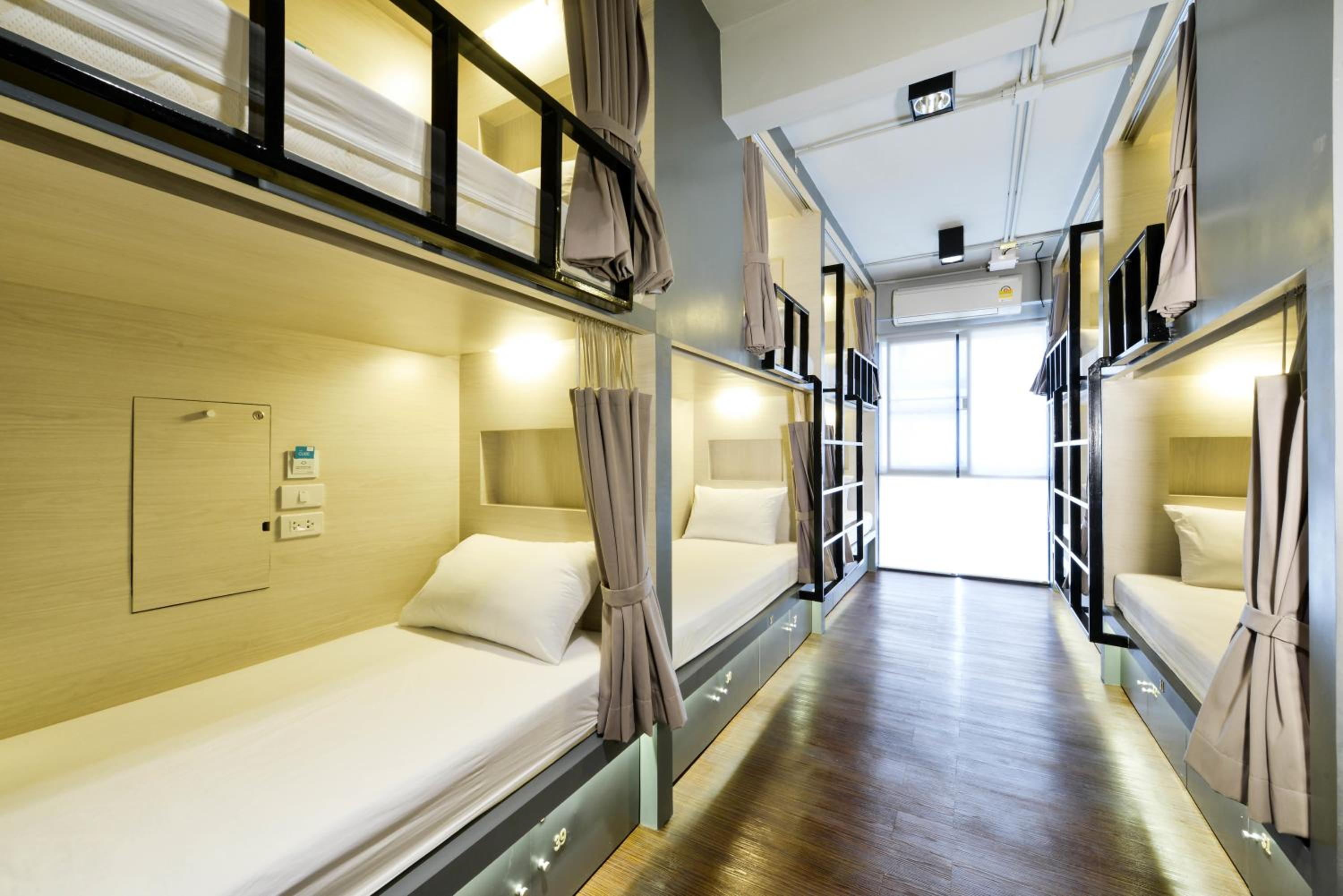 Single Bed Cube Side Entry in Mixed Dormitory photo 2