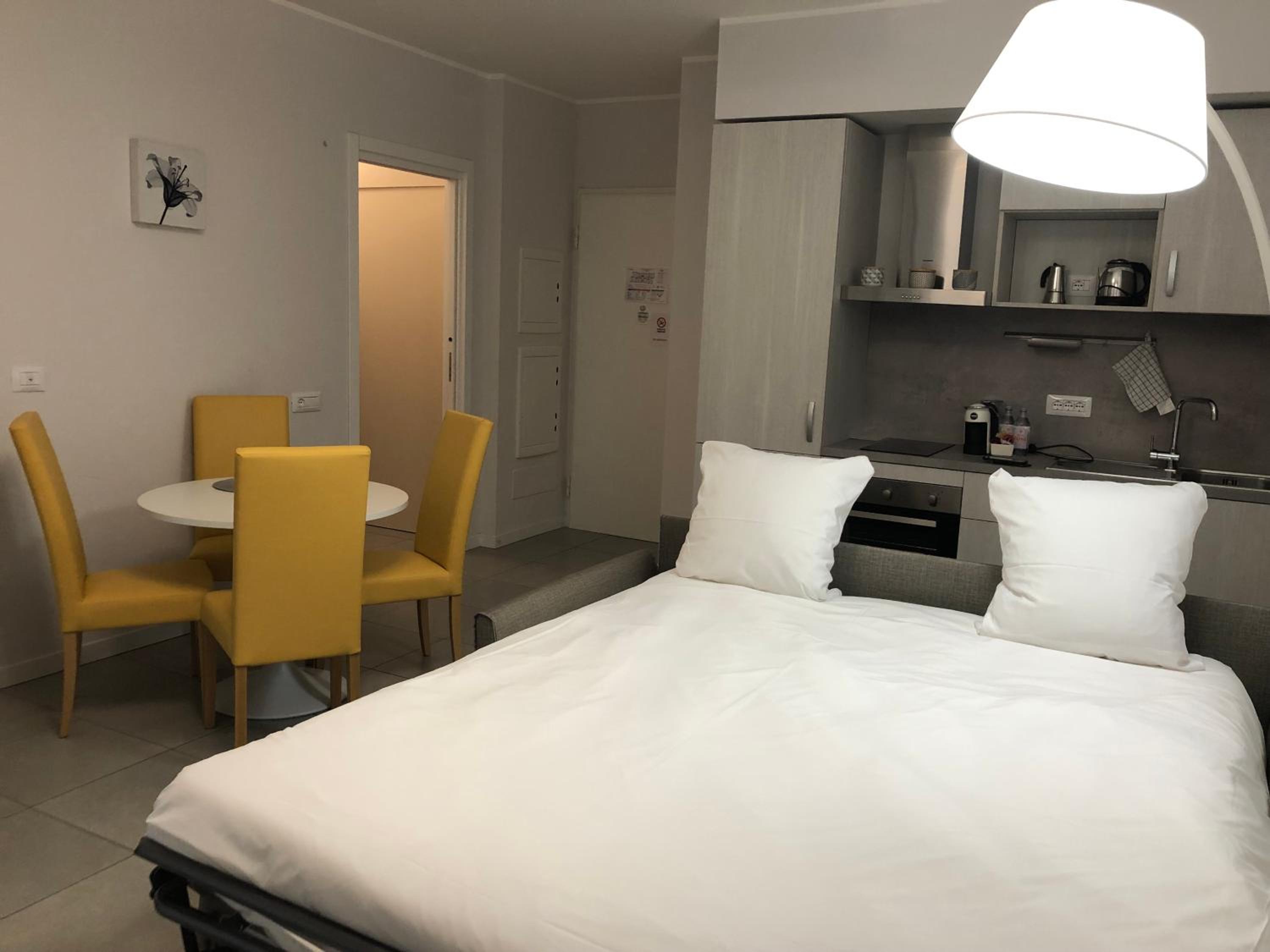 One-Bedroom Apartment with Sofa Bed