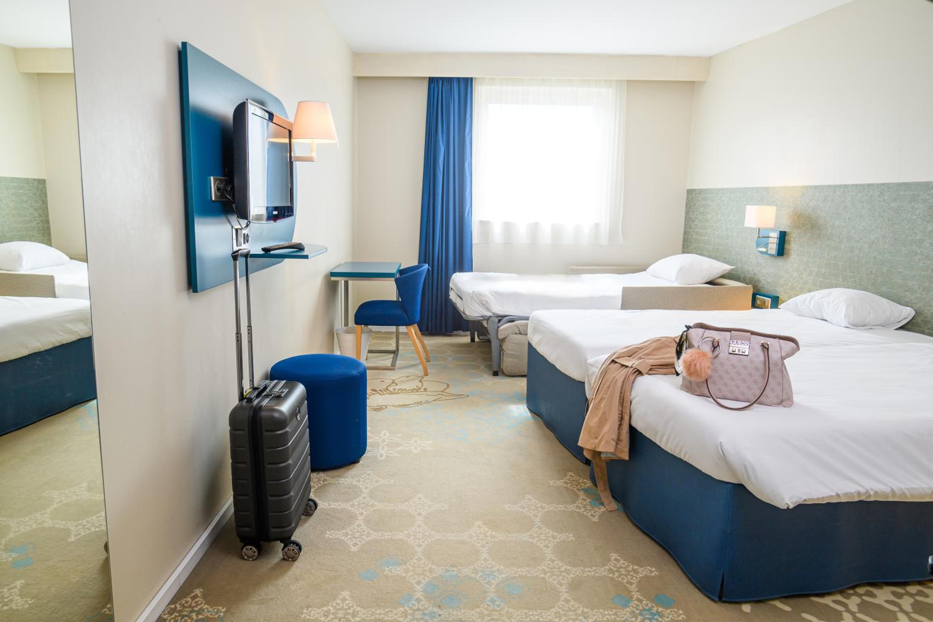 Standard Twin Room with Sofa - Photo 4