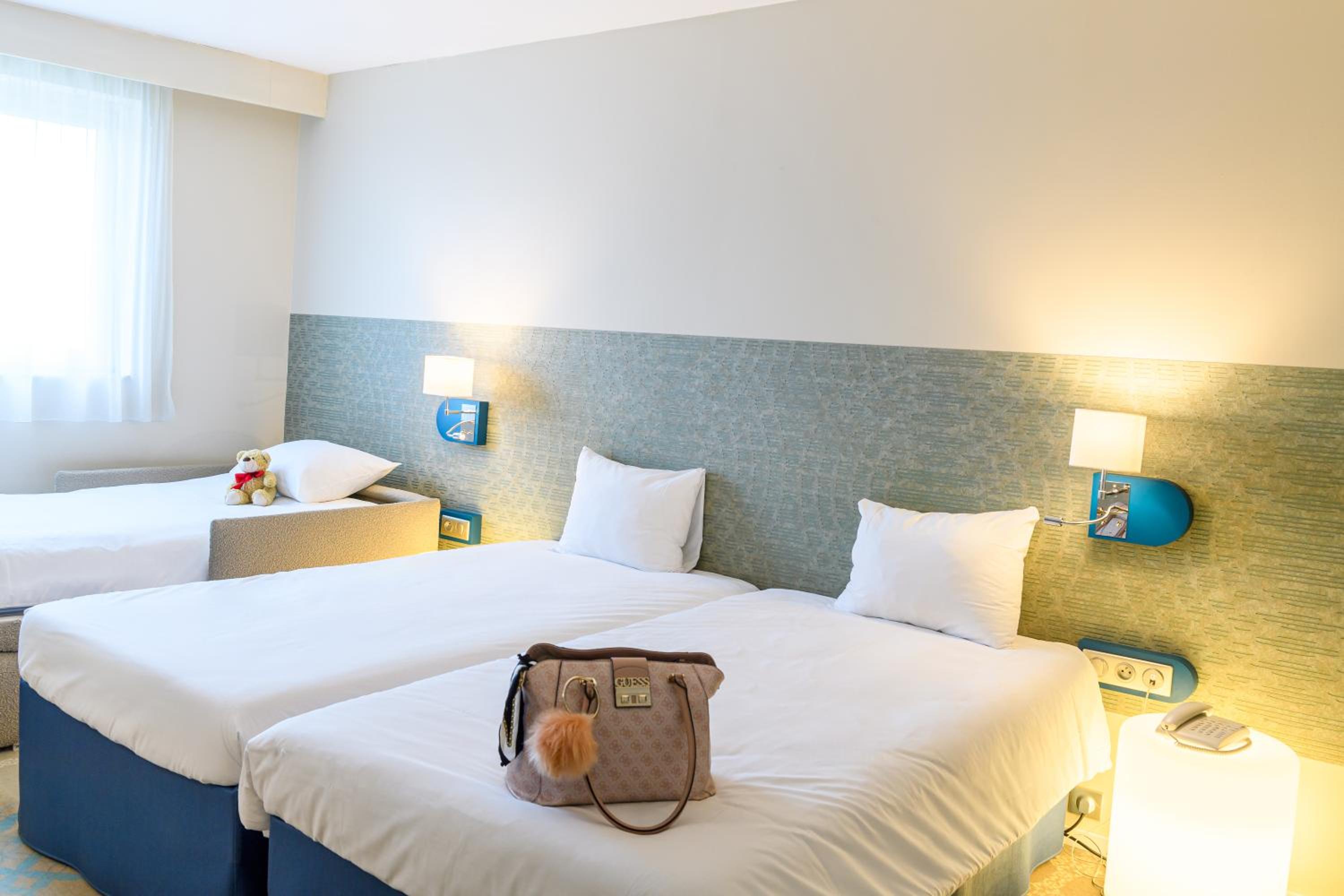 Standard Twin Room with Sofa - Photo 2