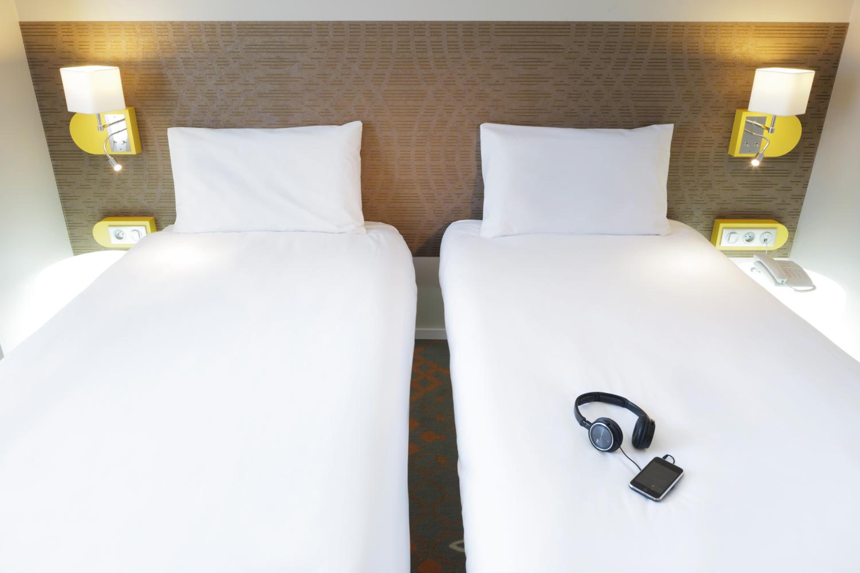Standard Twin Room - Photo 4