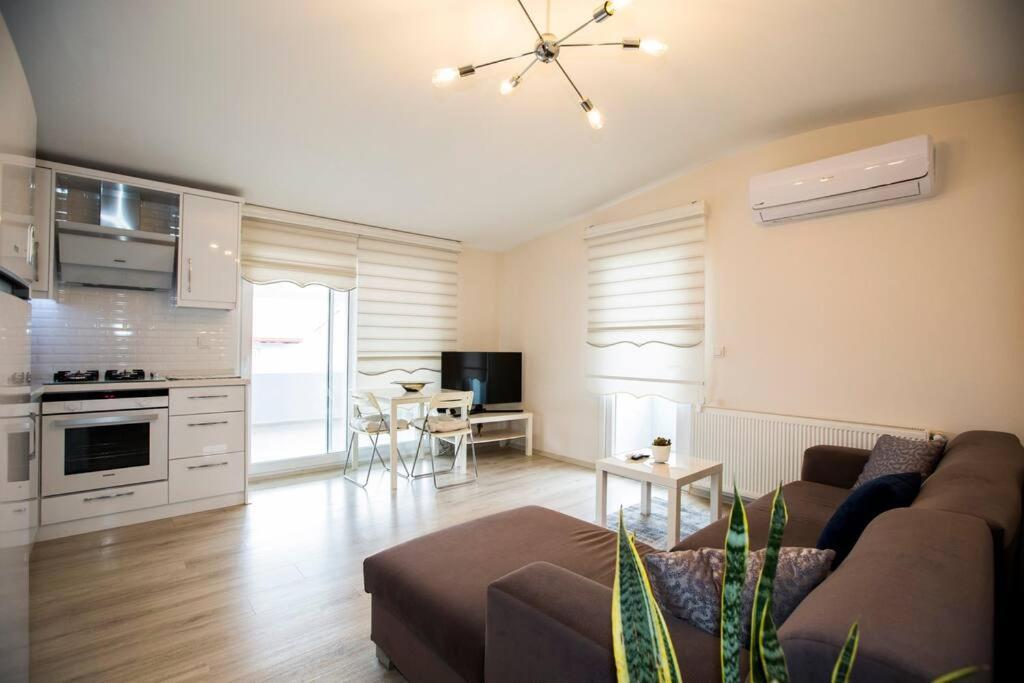 One-Bedroom Apartment photo 1