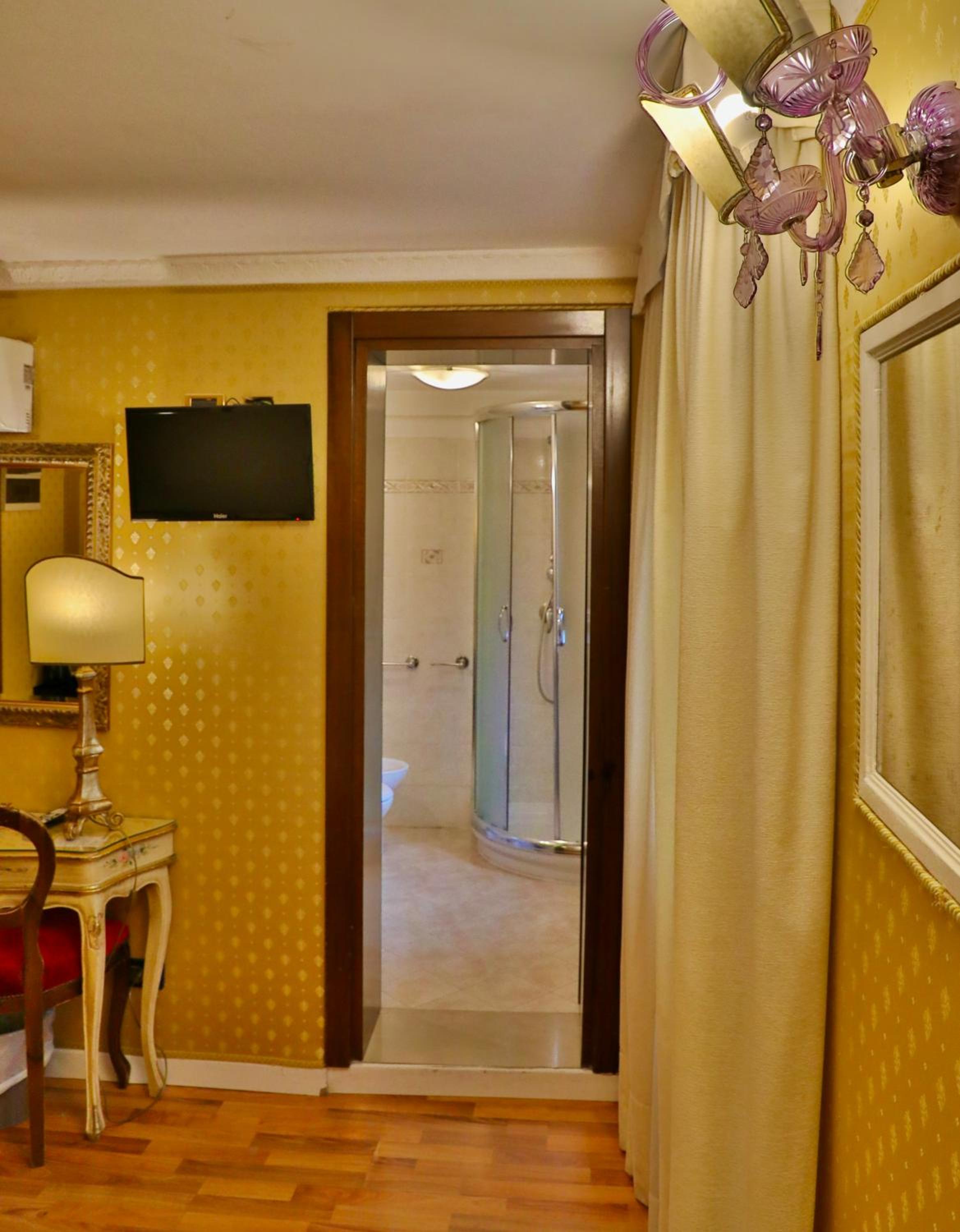 Single Room photo 1
