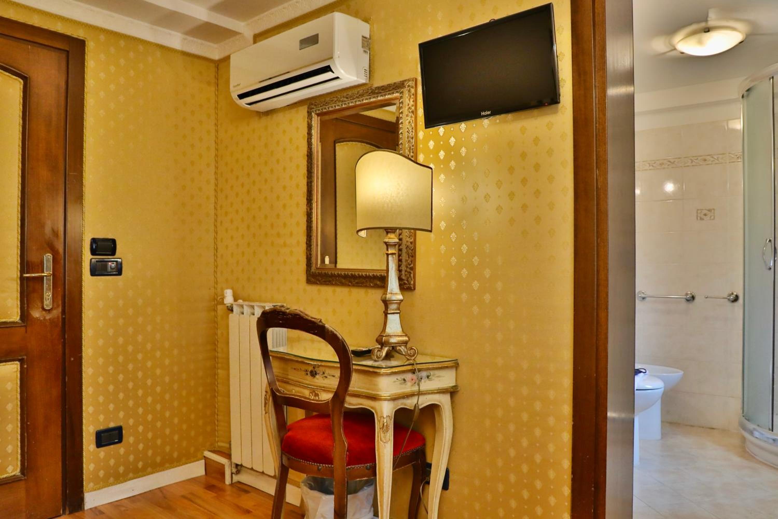 Small Double Room photo 2