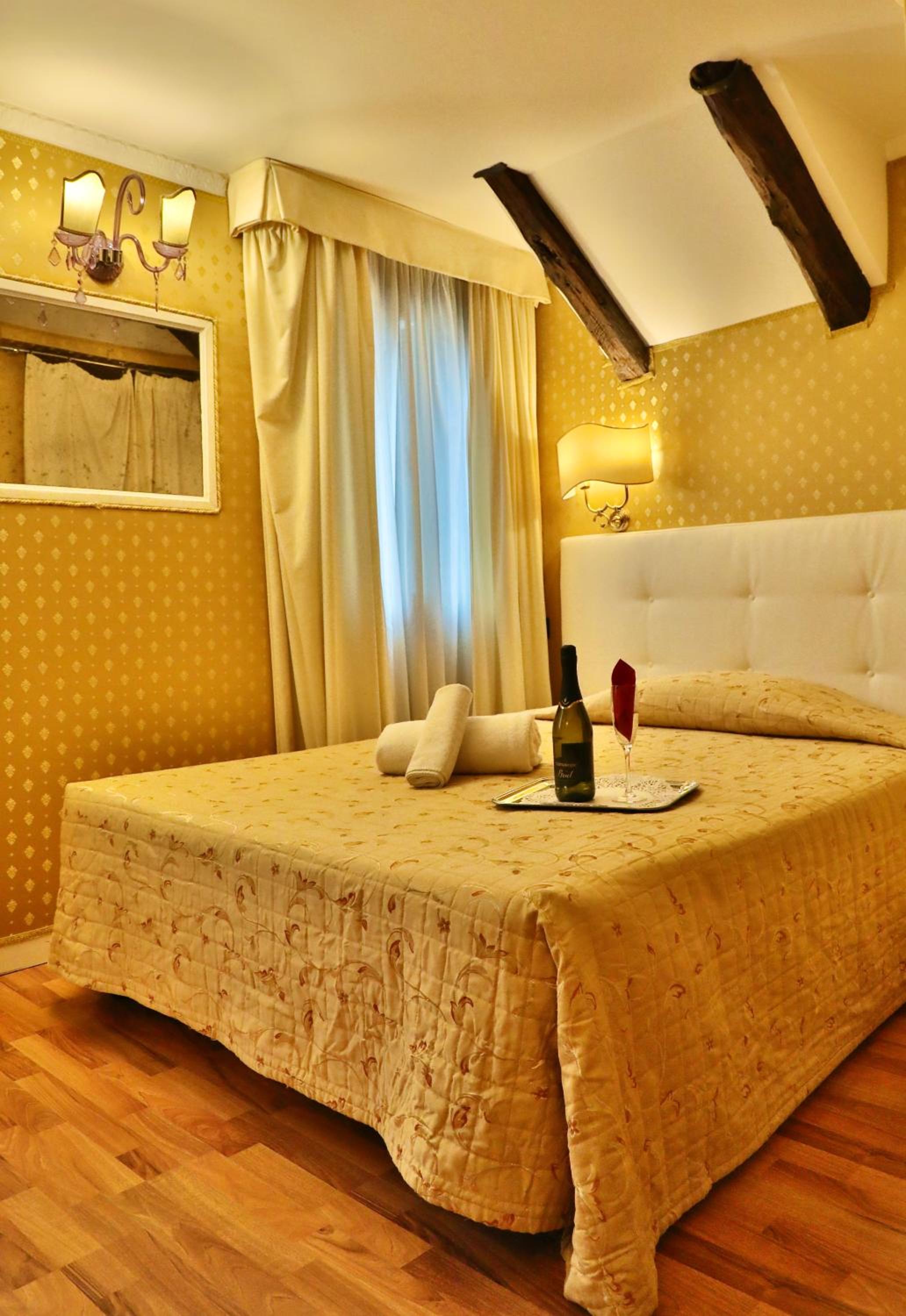 Economy Double Room photo 1