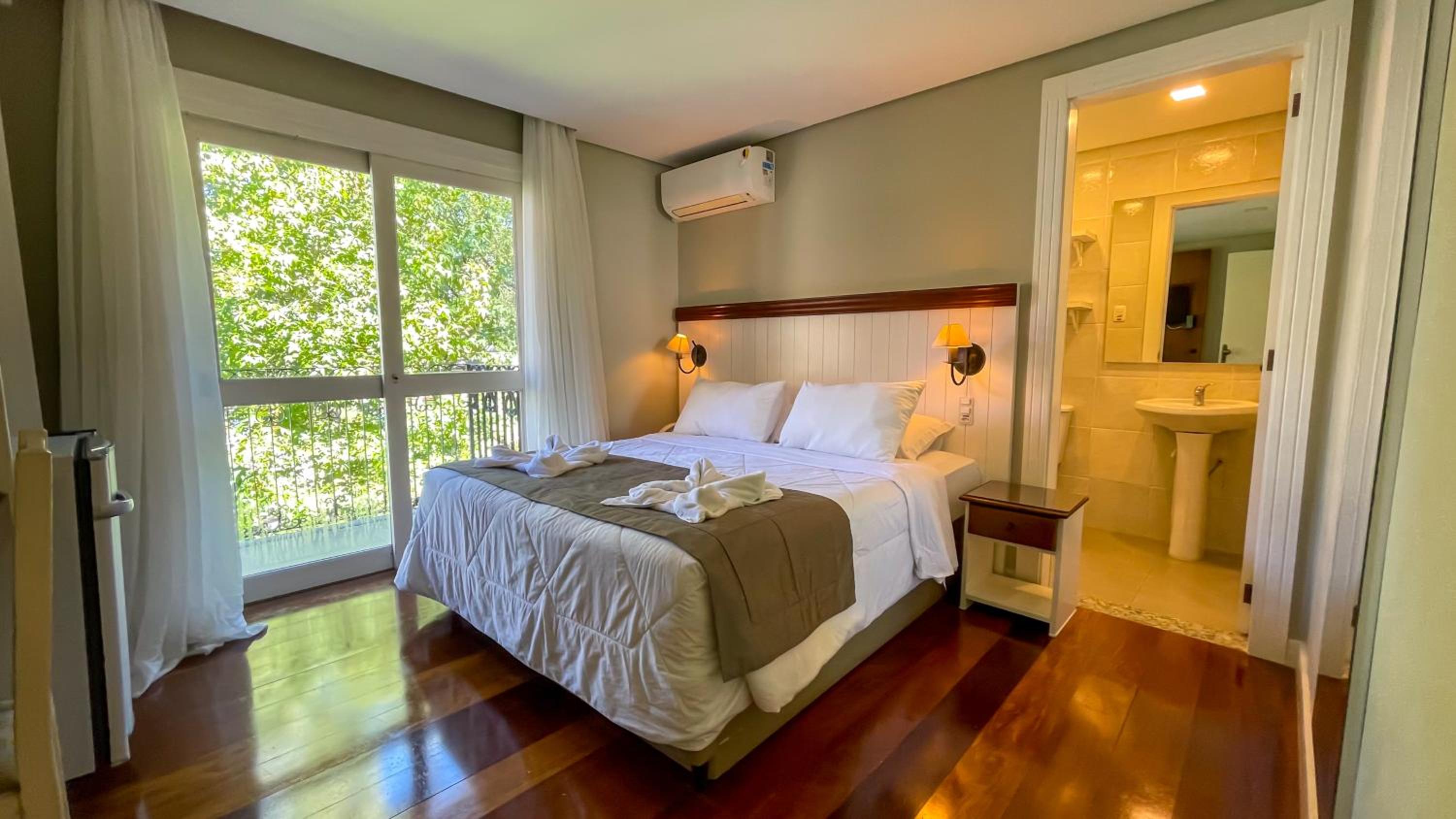 Deluxe Double Room with Balcony photo 1