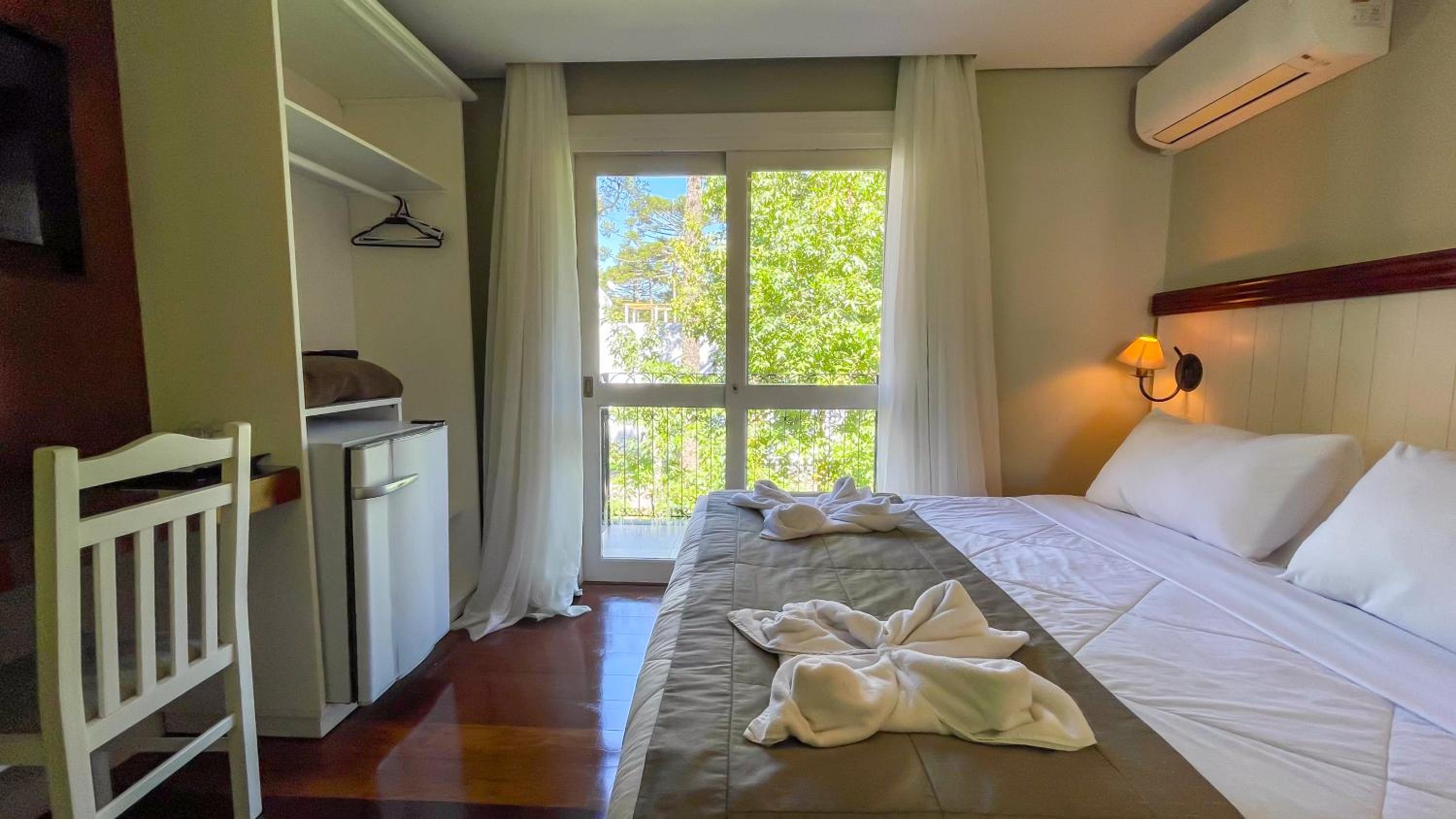 Deluxe Double Room with Balcony photo 2