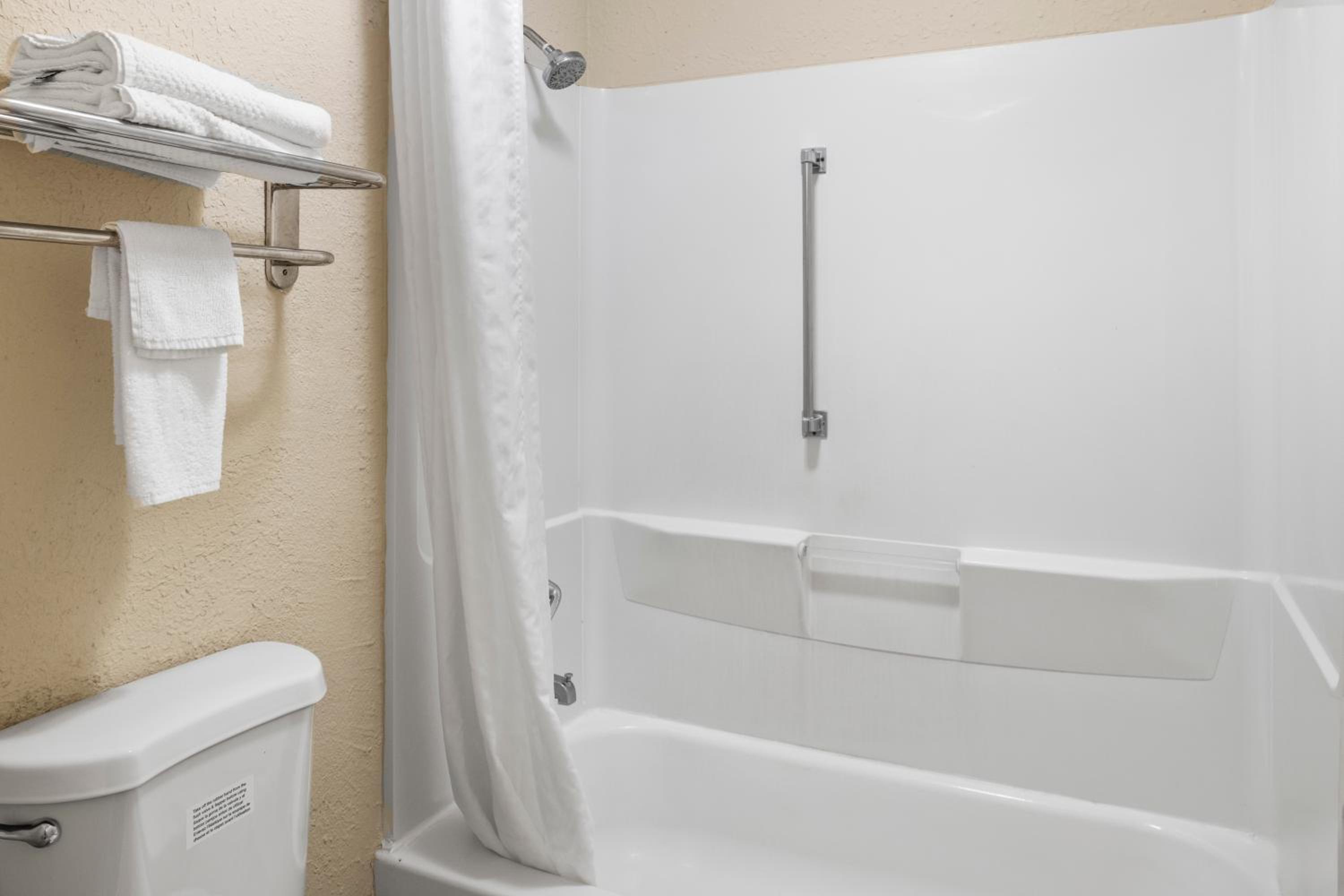 King Room with Tub - Mobility Accessible/Non-Smoking - Photo 2