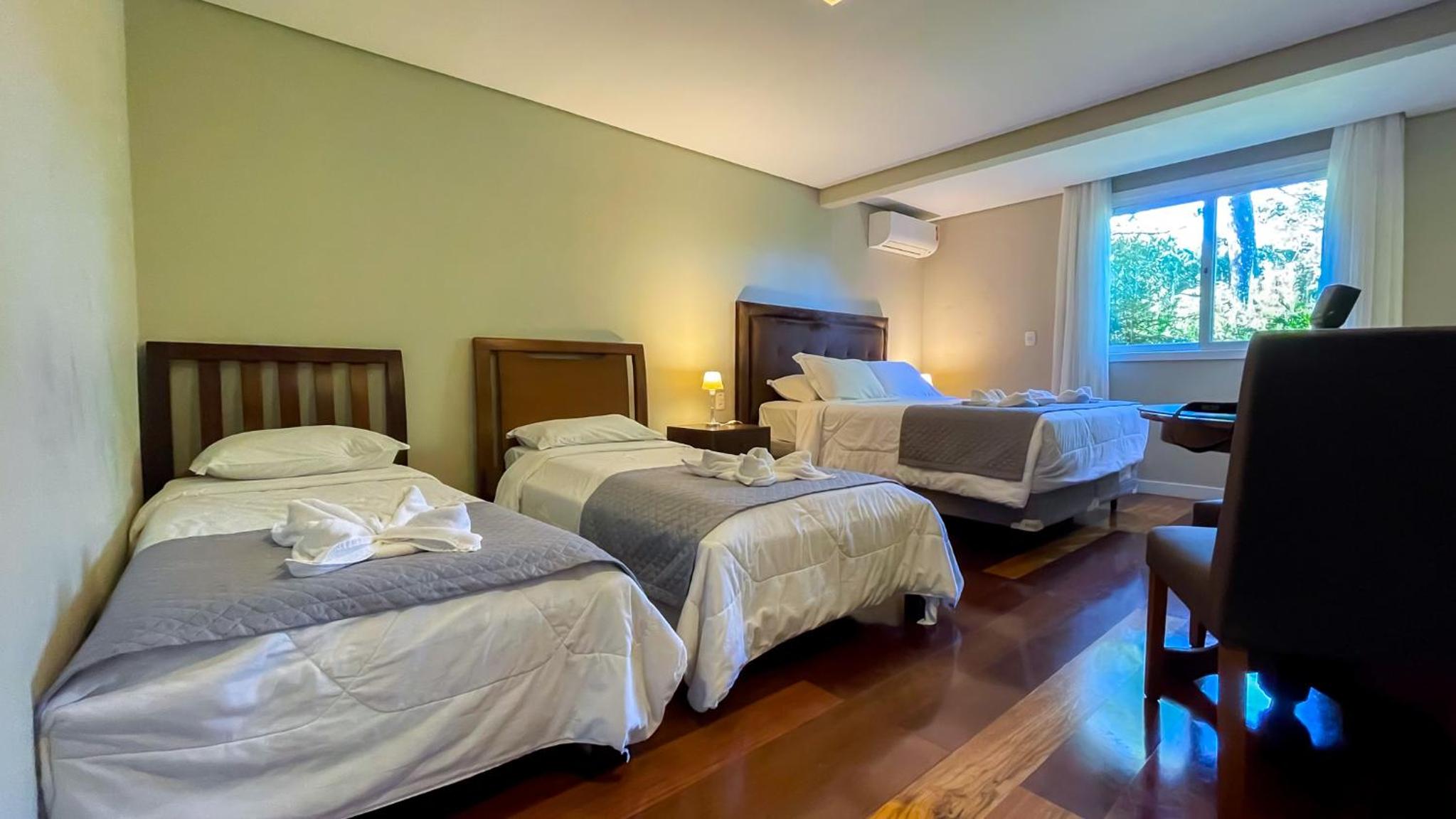 Quadruple Room with Bath photo 3