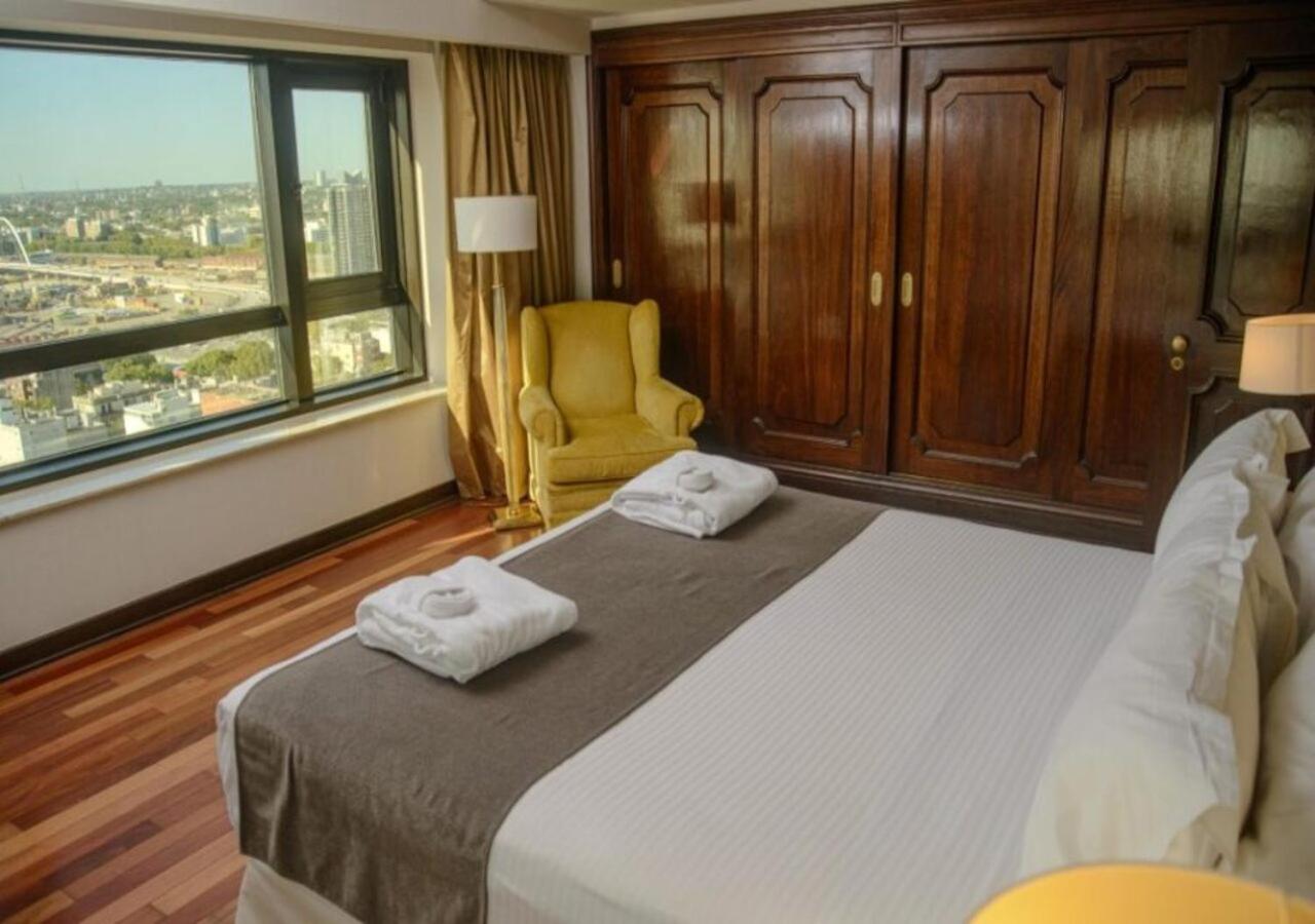 Executive Ambassador King Suite