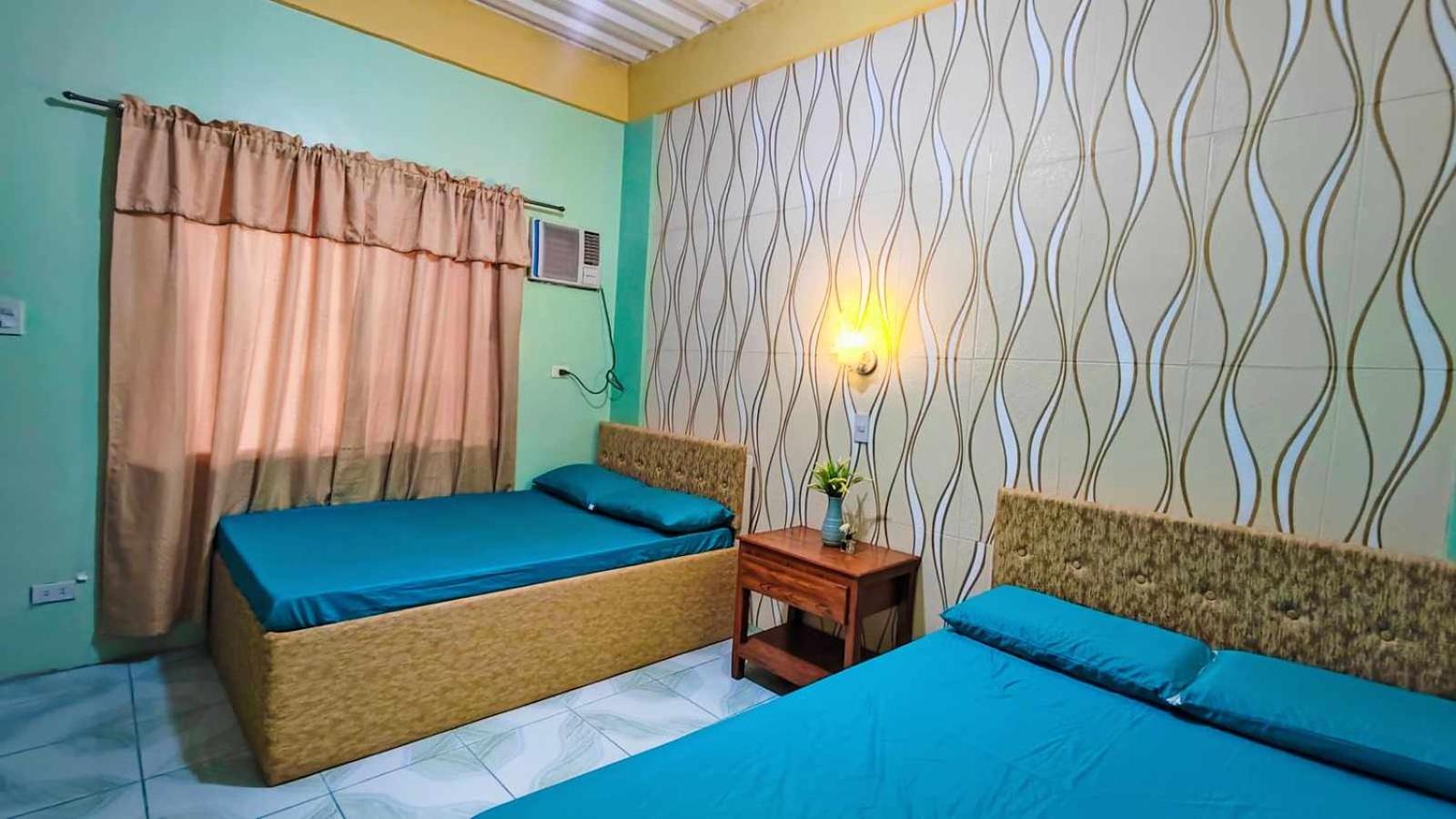 Quadruple Room with Private Bathroom photo 2