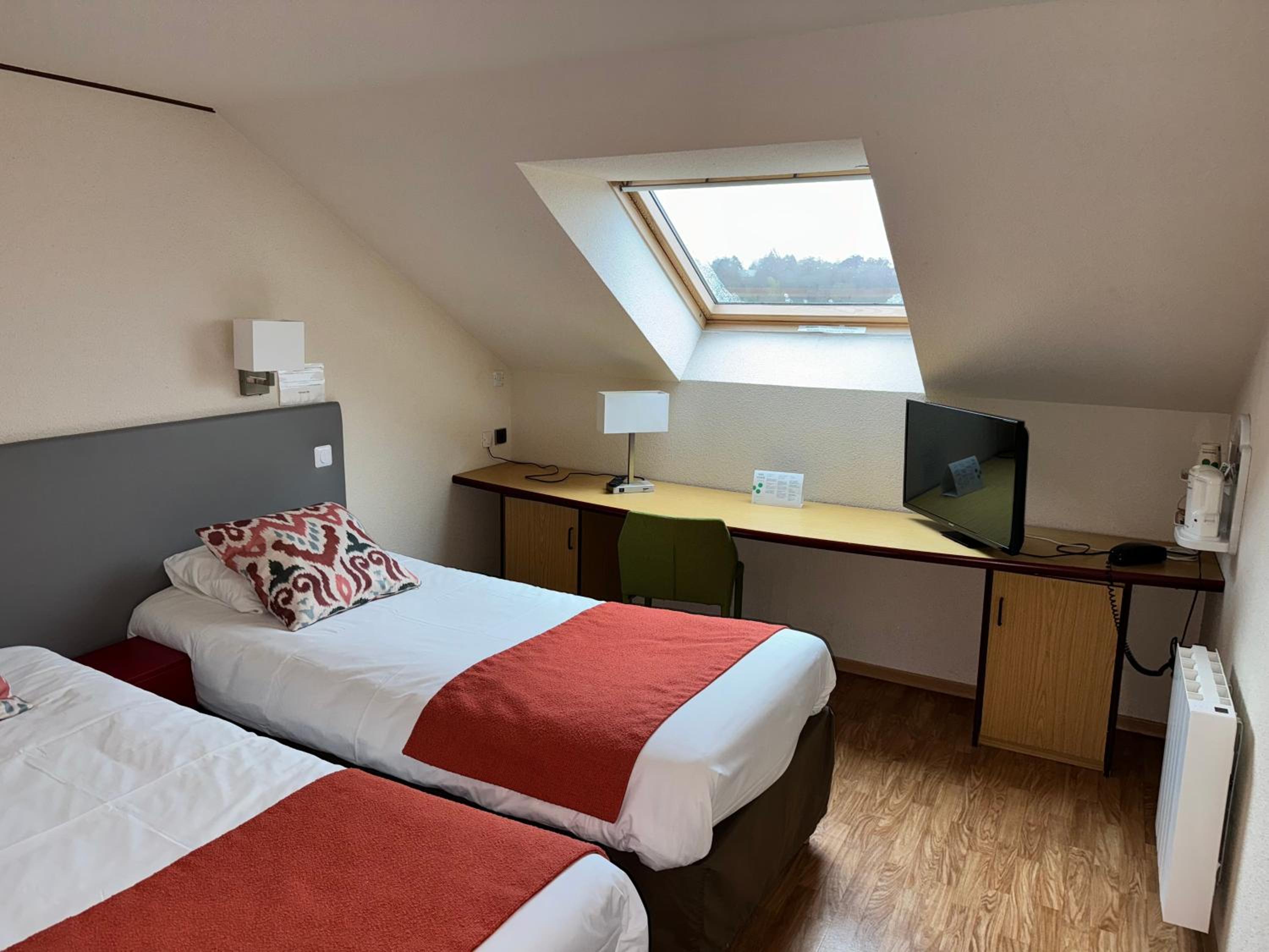 Twin Room - Photo 2