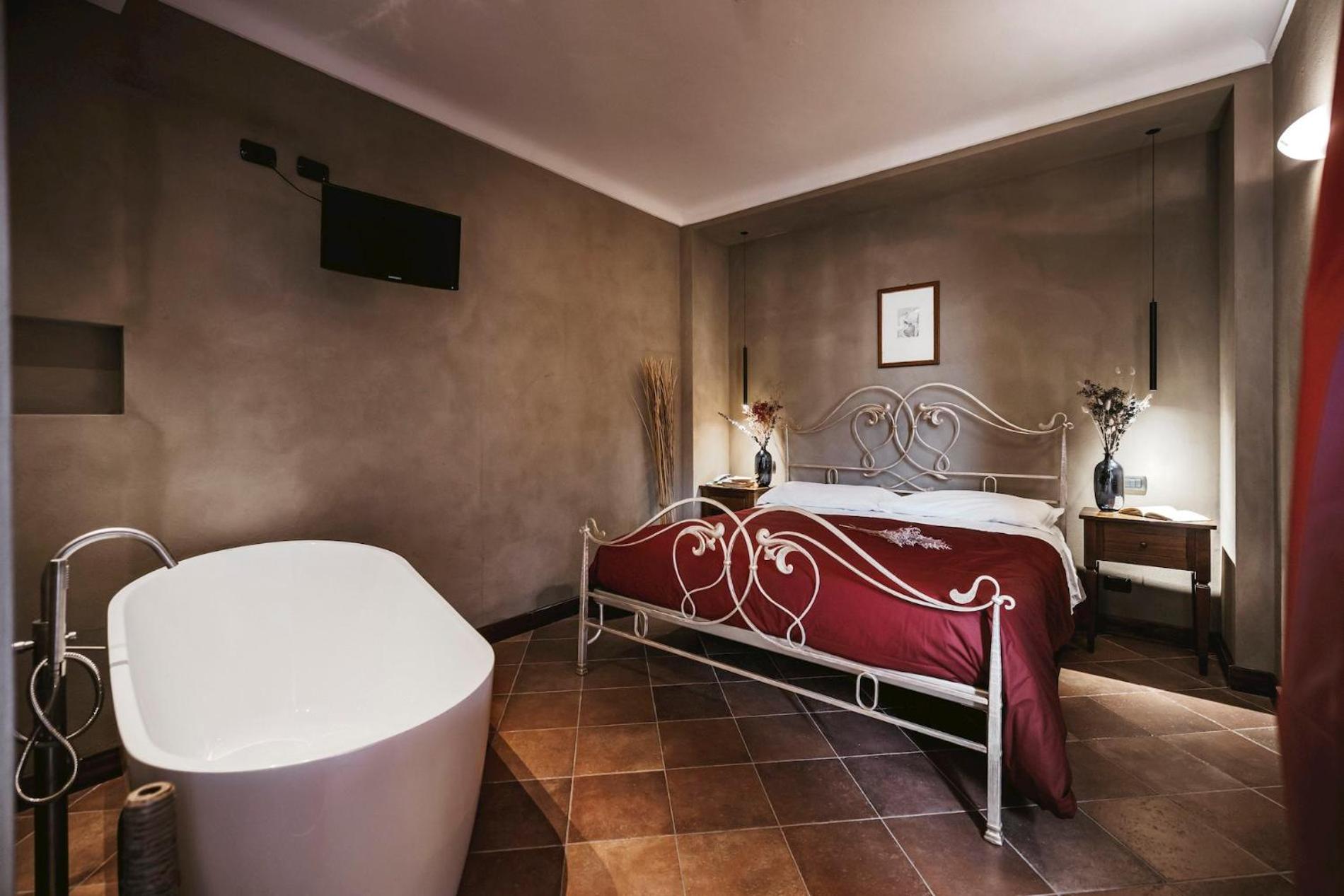 Suite - Photo 1