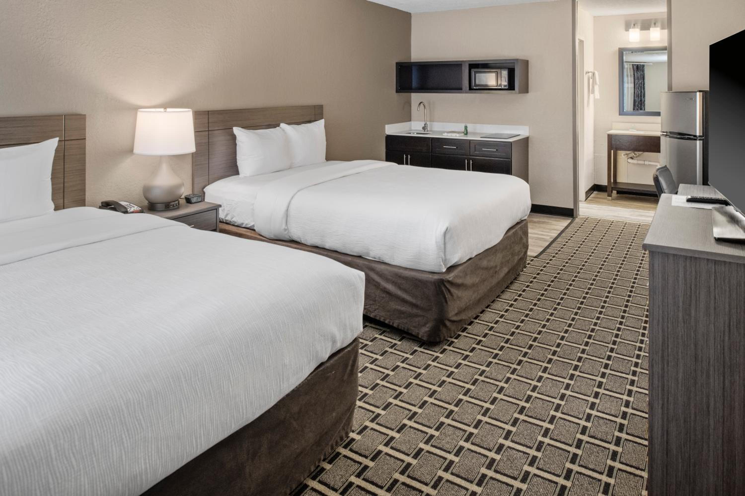 Queen Suite with Two Queen Beds - Non-Smoking - Photo 1