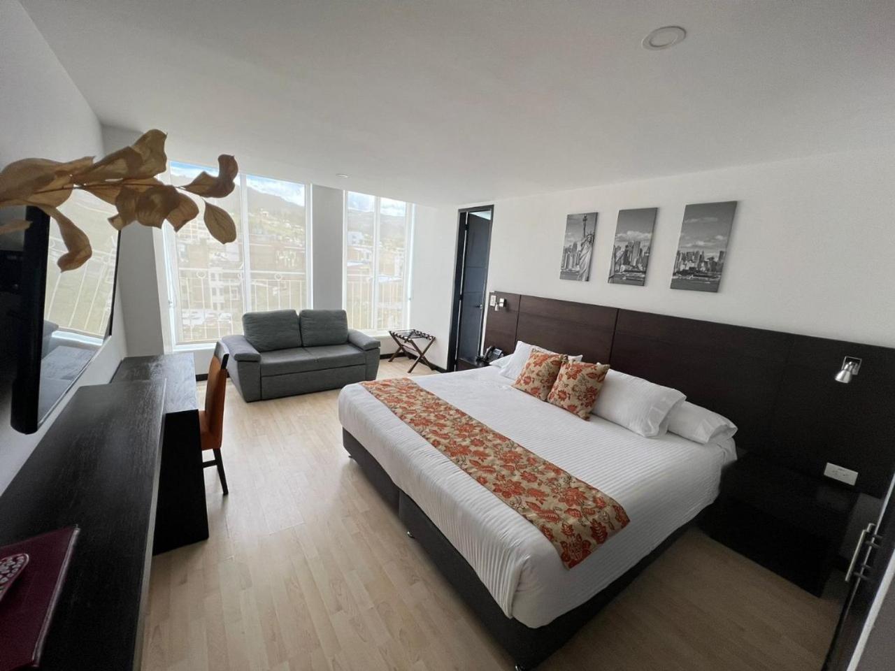 Deluxe King Room photo 2