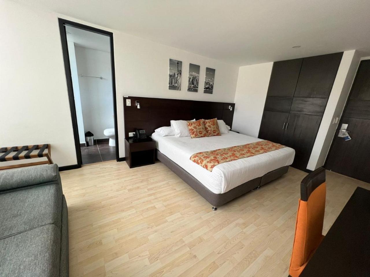 Deluxe King Room photo 1