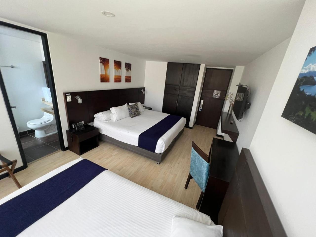 Deluxe King Room photo 2