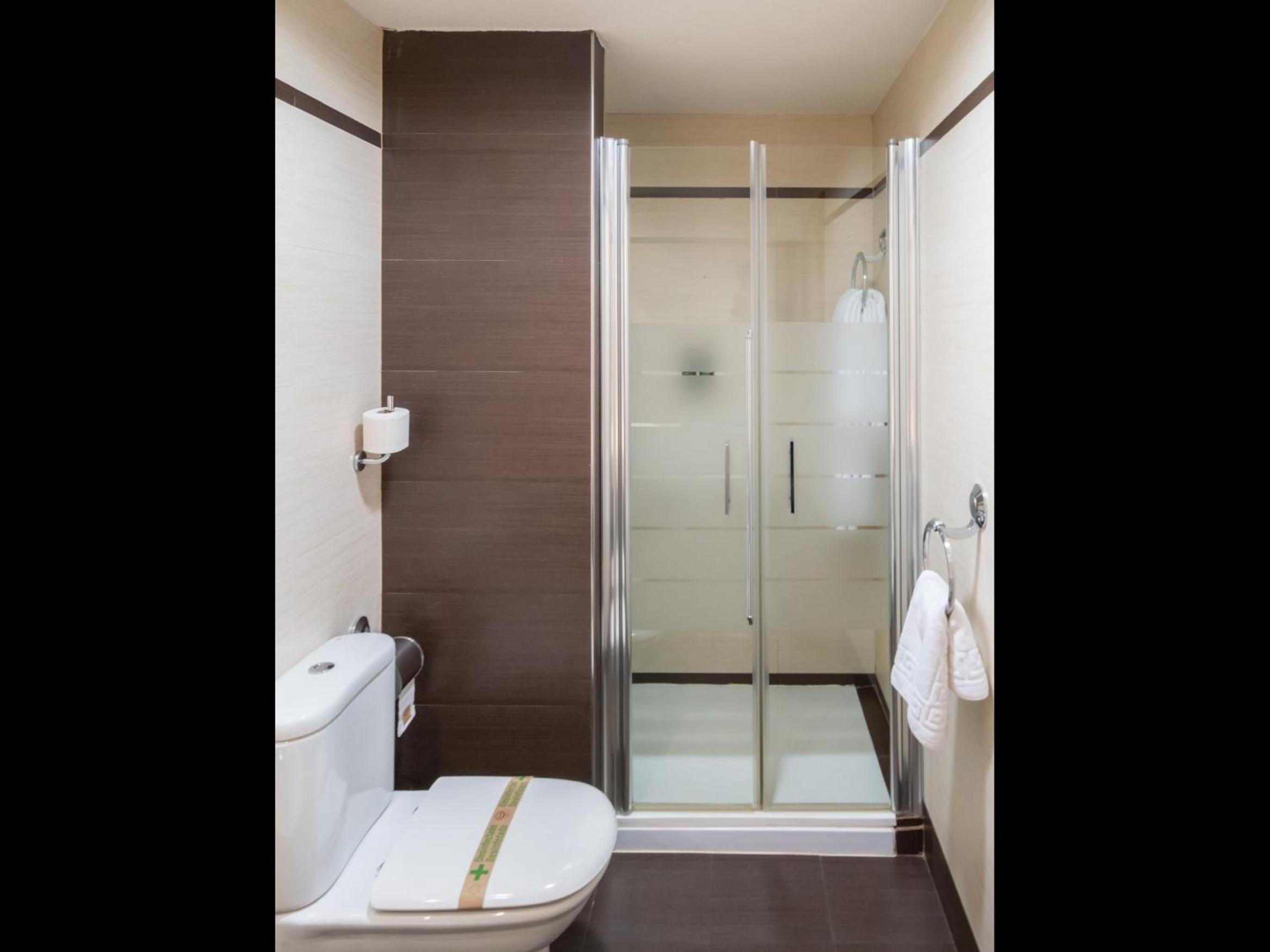 Double or Twin Room - Photo 4