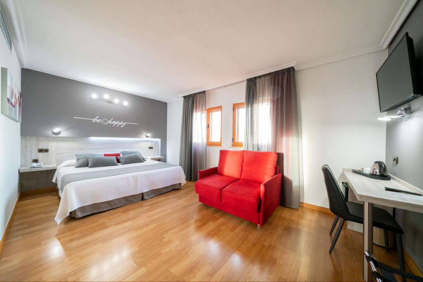 Superior Double or Twin Room (2 Adults + 1 Child) - Photo 1