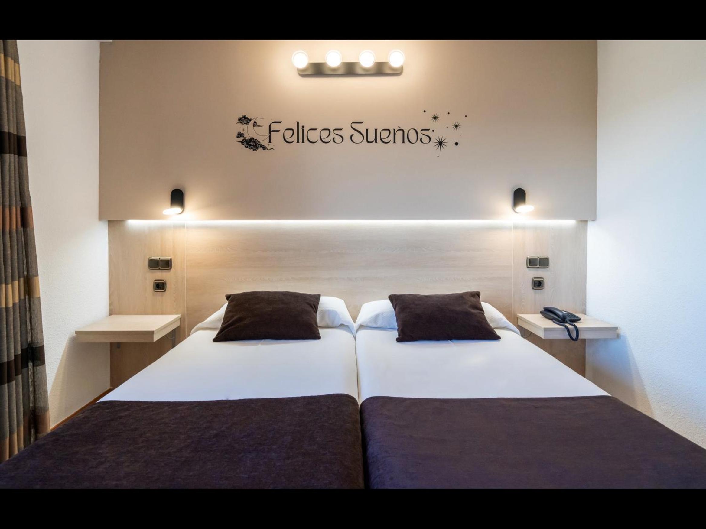 Double or Twin Room - Photo 10