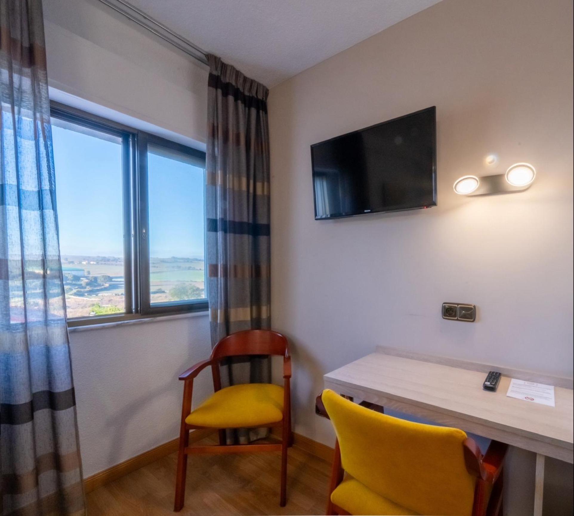 Double or Twin Room - Photo 2