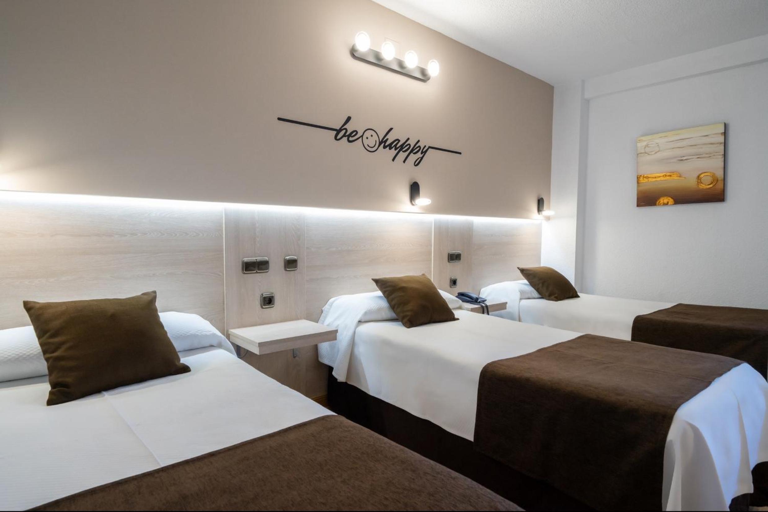 Superior Double or Twin Room (2 Adults + 1 Child) - Photo 9