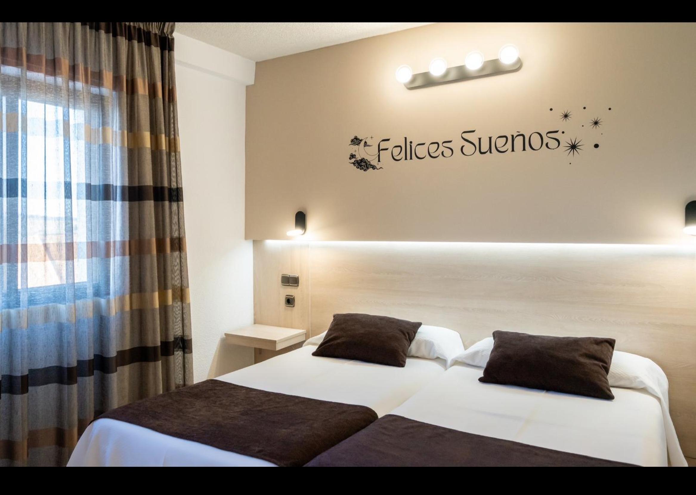 Double or Twin Room - Photo 12