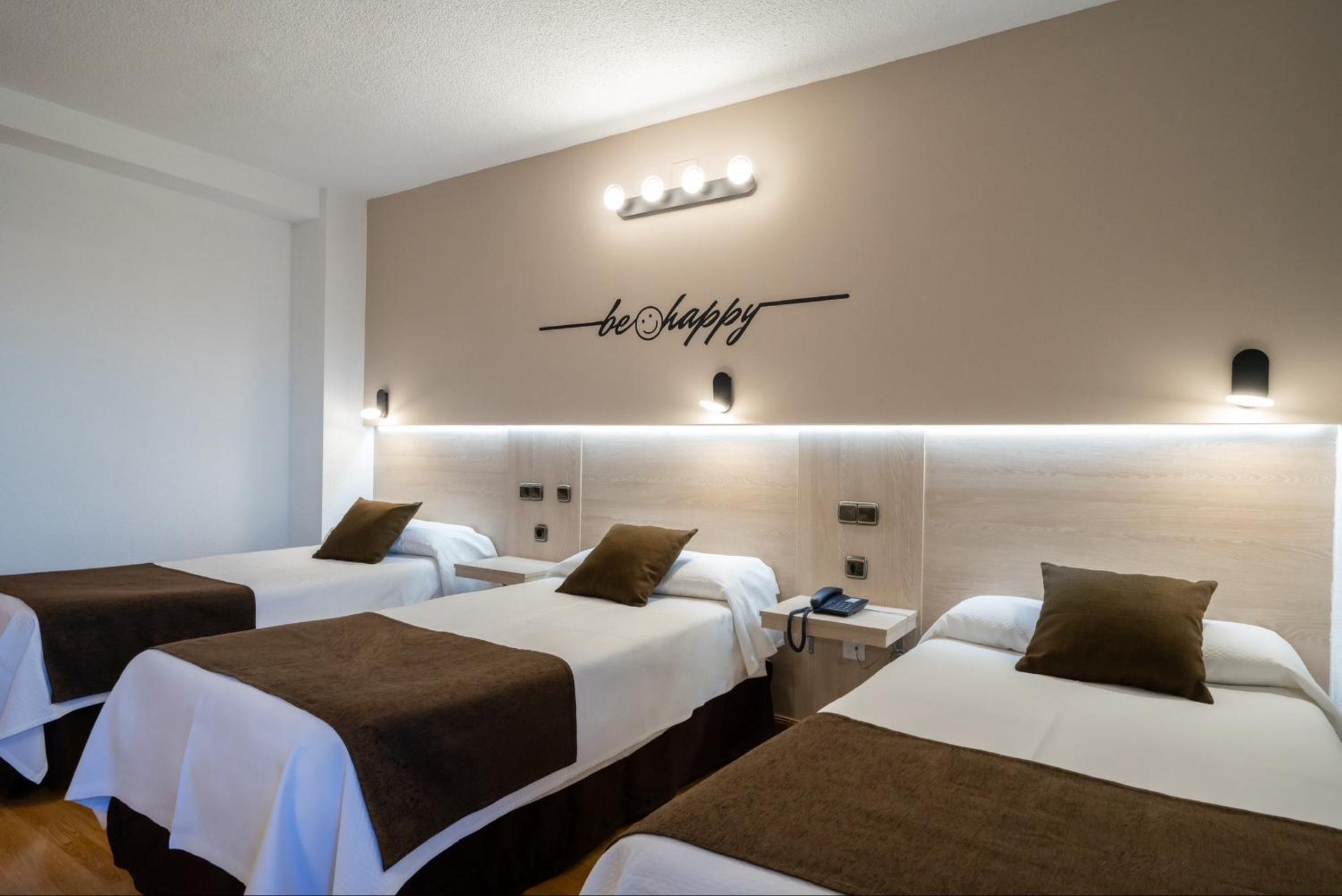 Superior Double or Twin Room (2 Adults + 1 Child) - Photo 12