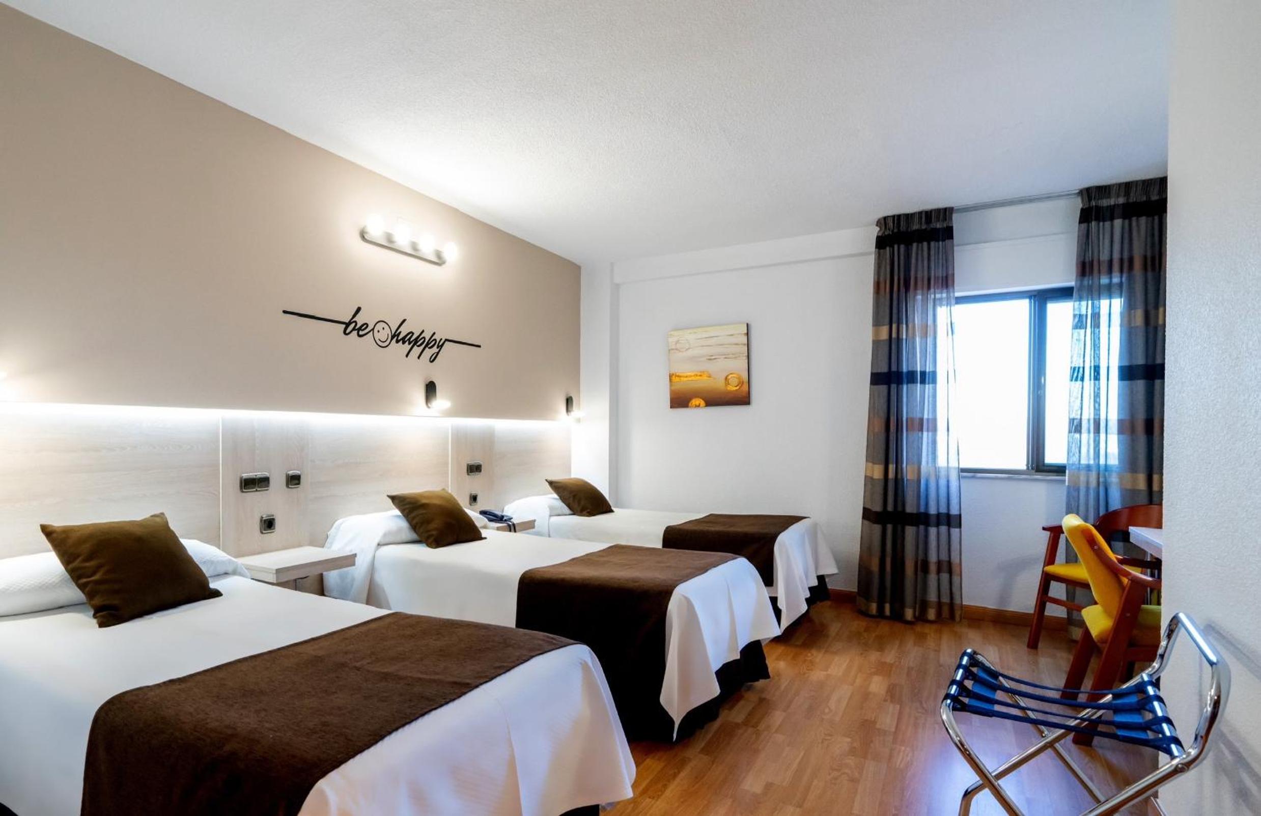 Superior Double or Twin Room (2 Adults + 1 Child) - Photo 13