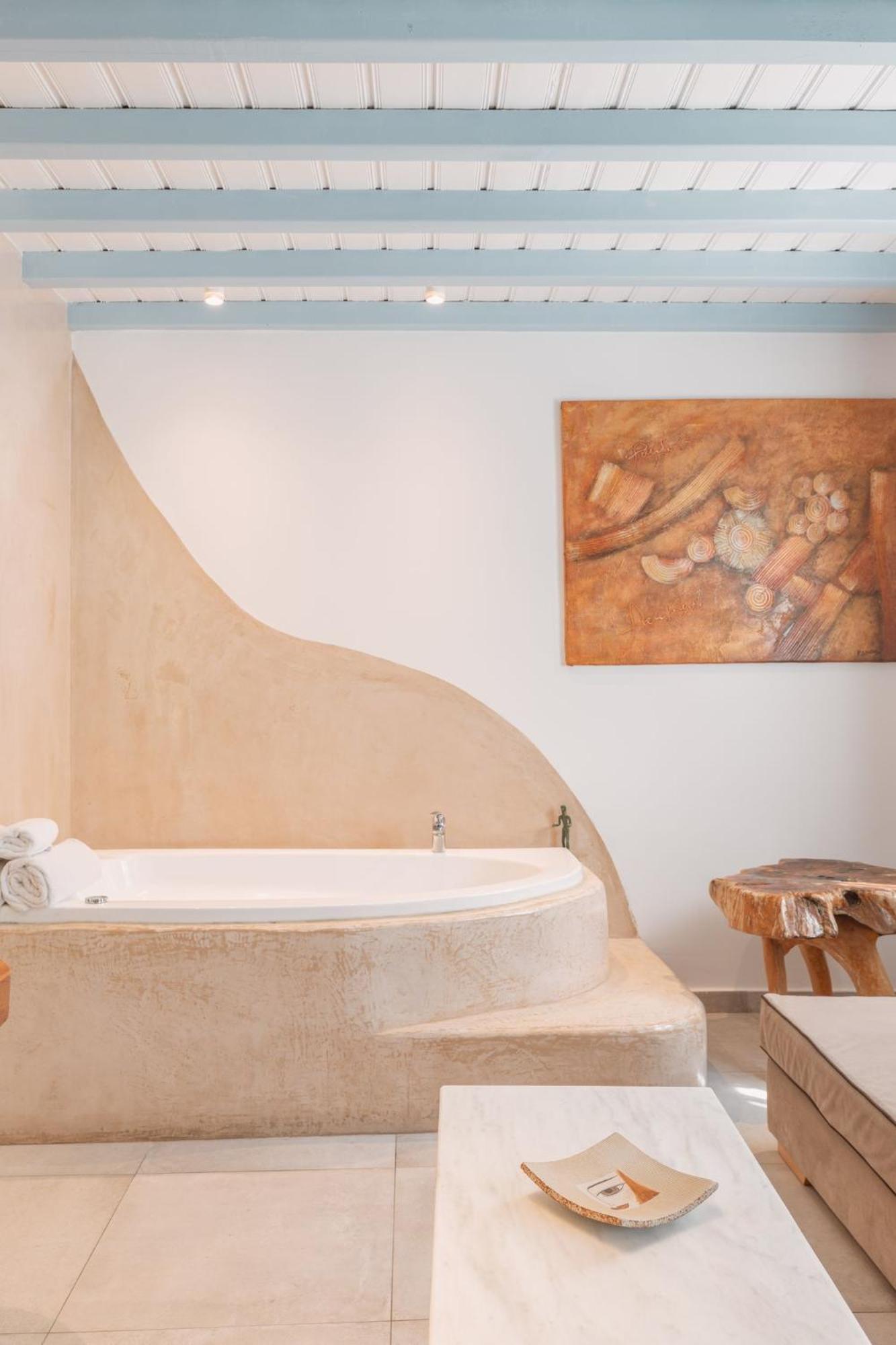 Suite with Indoor Spa Bath and Sea View photo 3