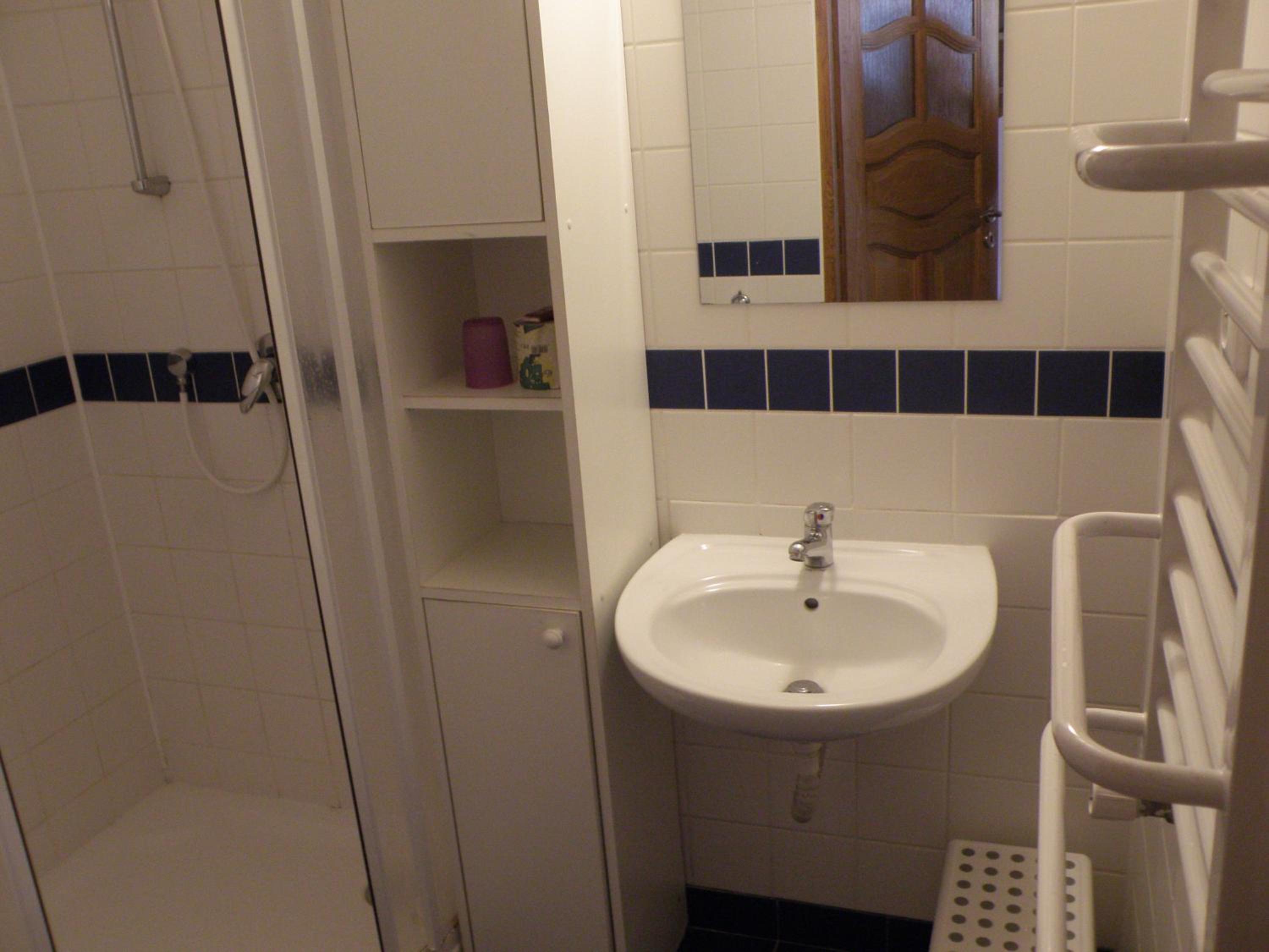 Twin Room - Photo 7