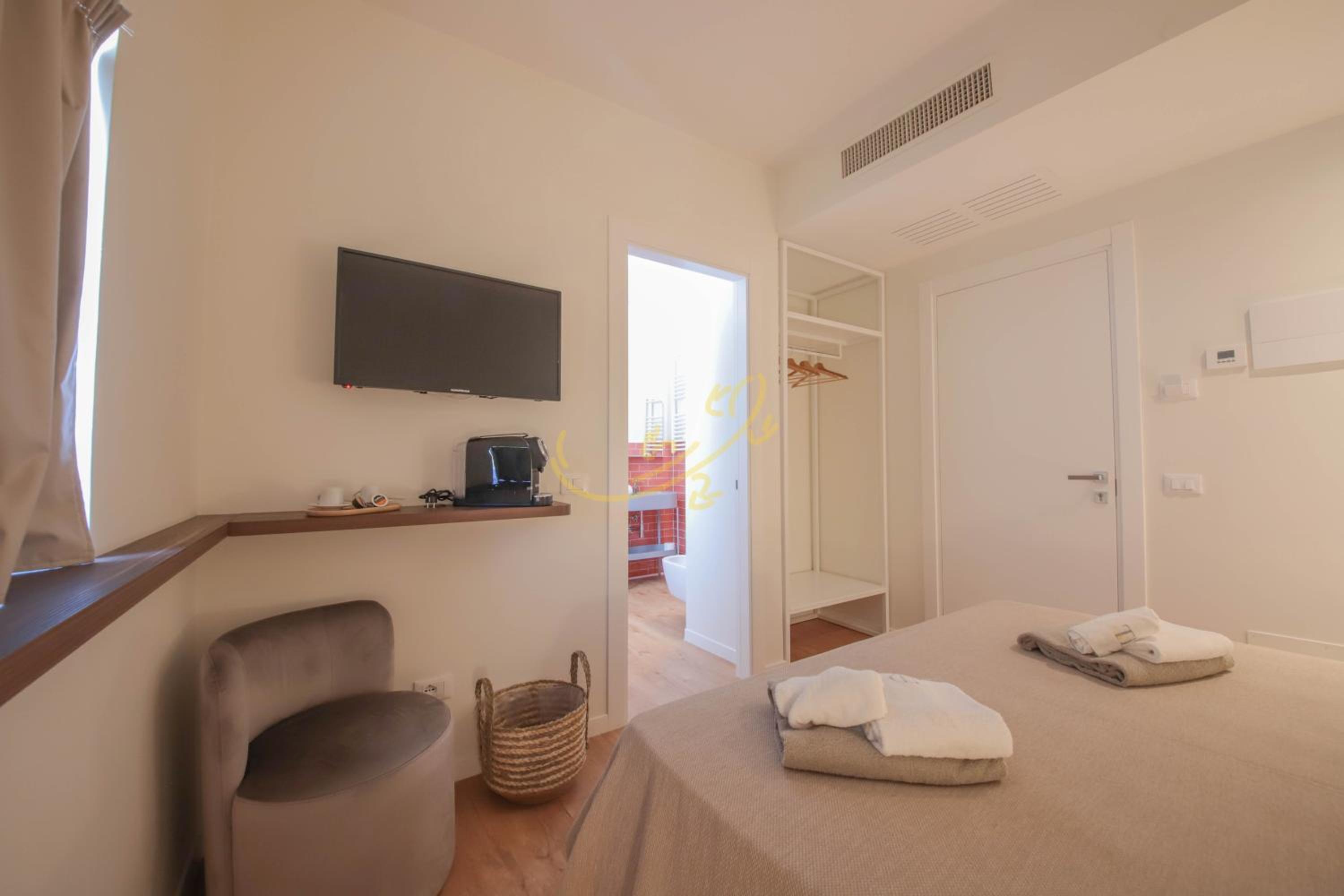 Standard Double Room photo 3